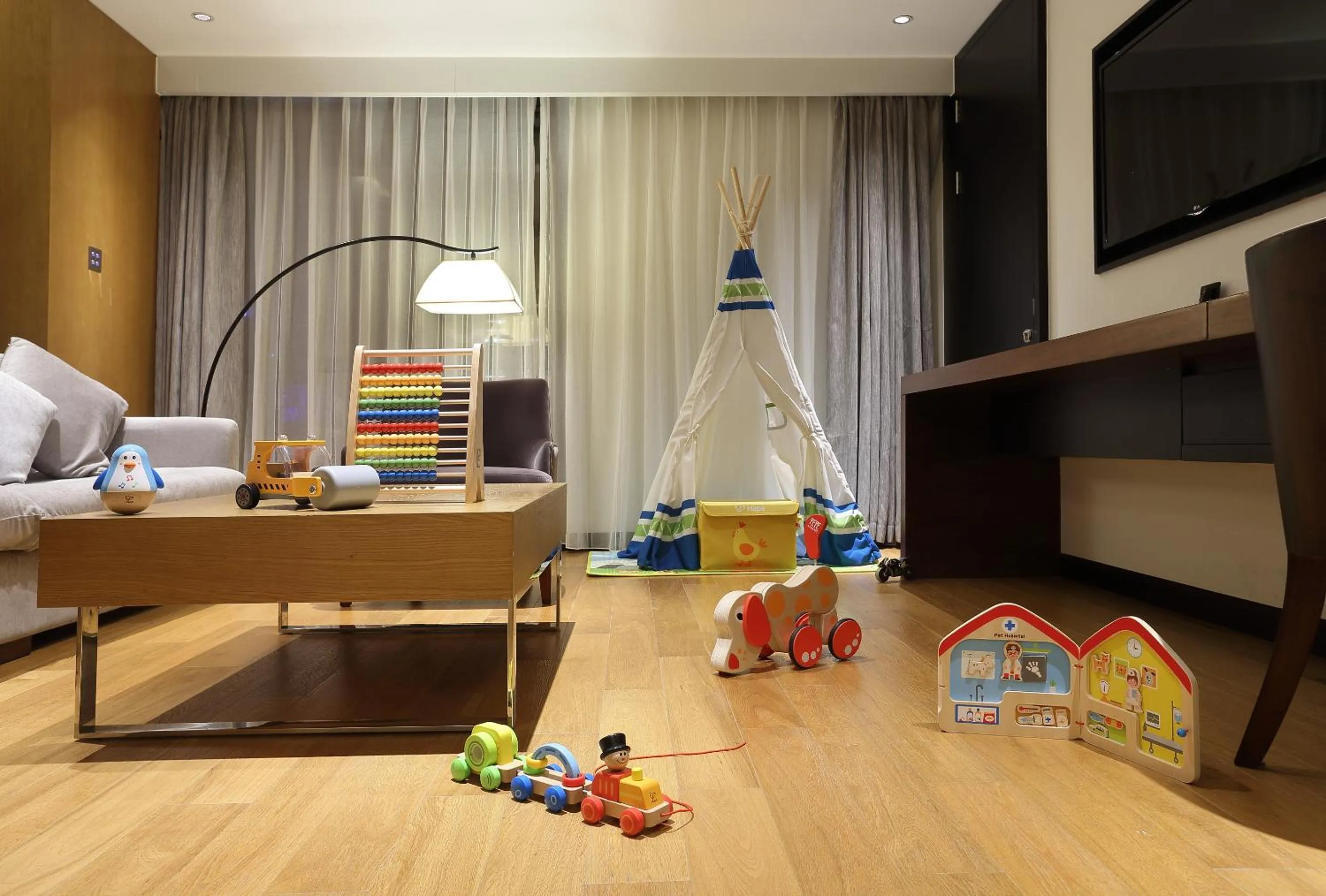 children in Langham Place, Ningbo Culture Plaza