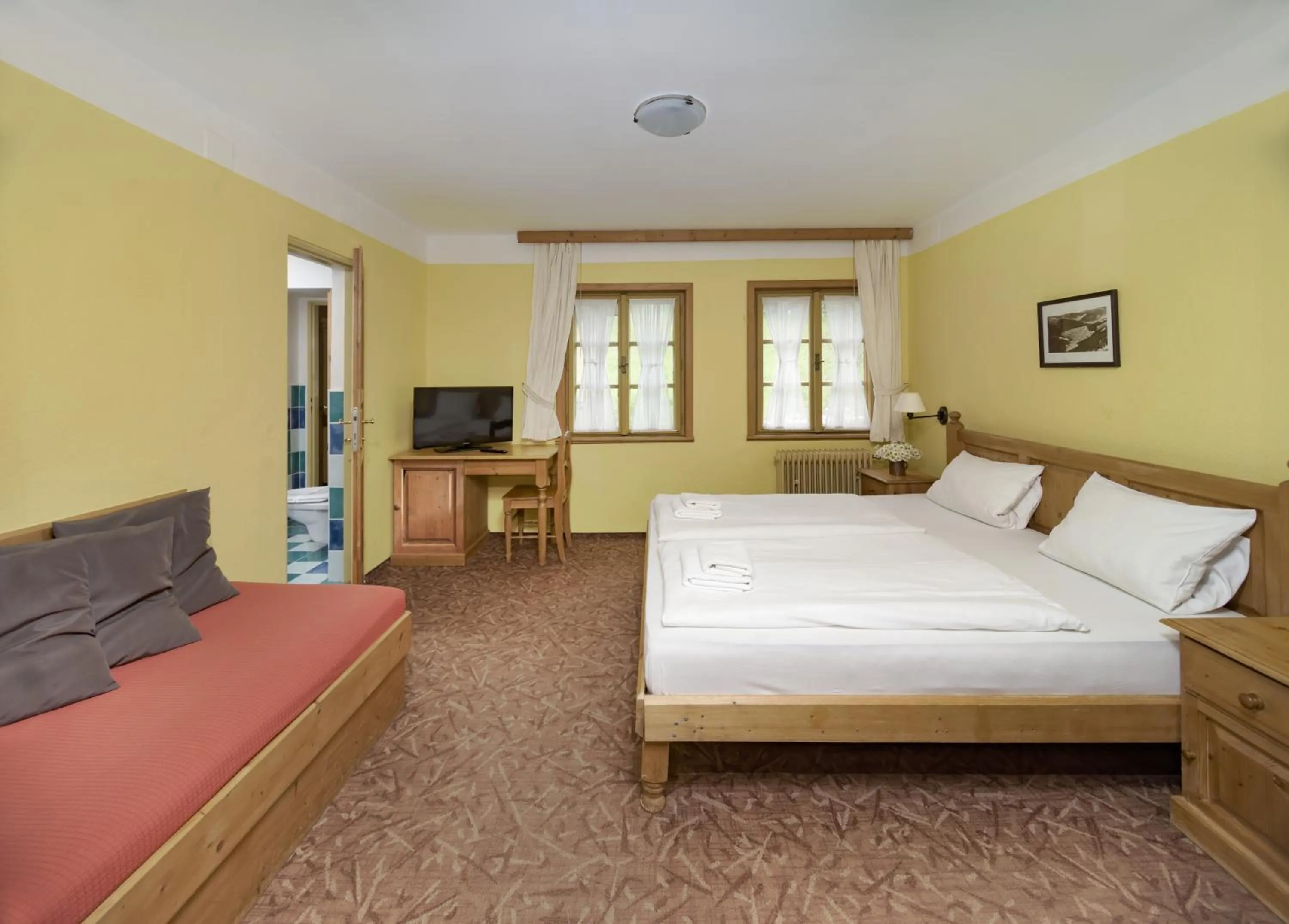 Property building, Bed in Alpský Hotel
