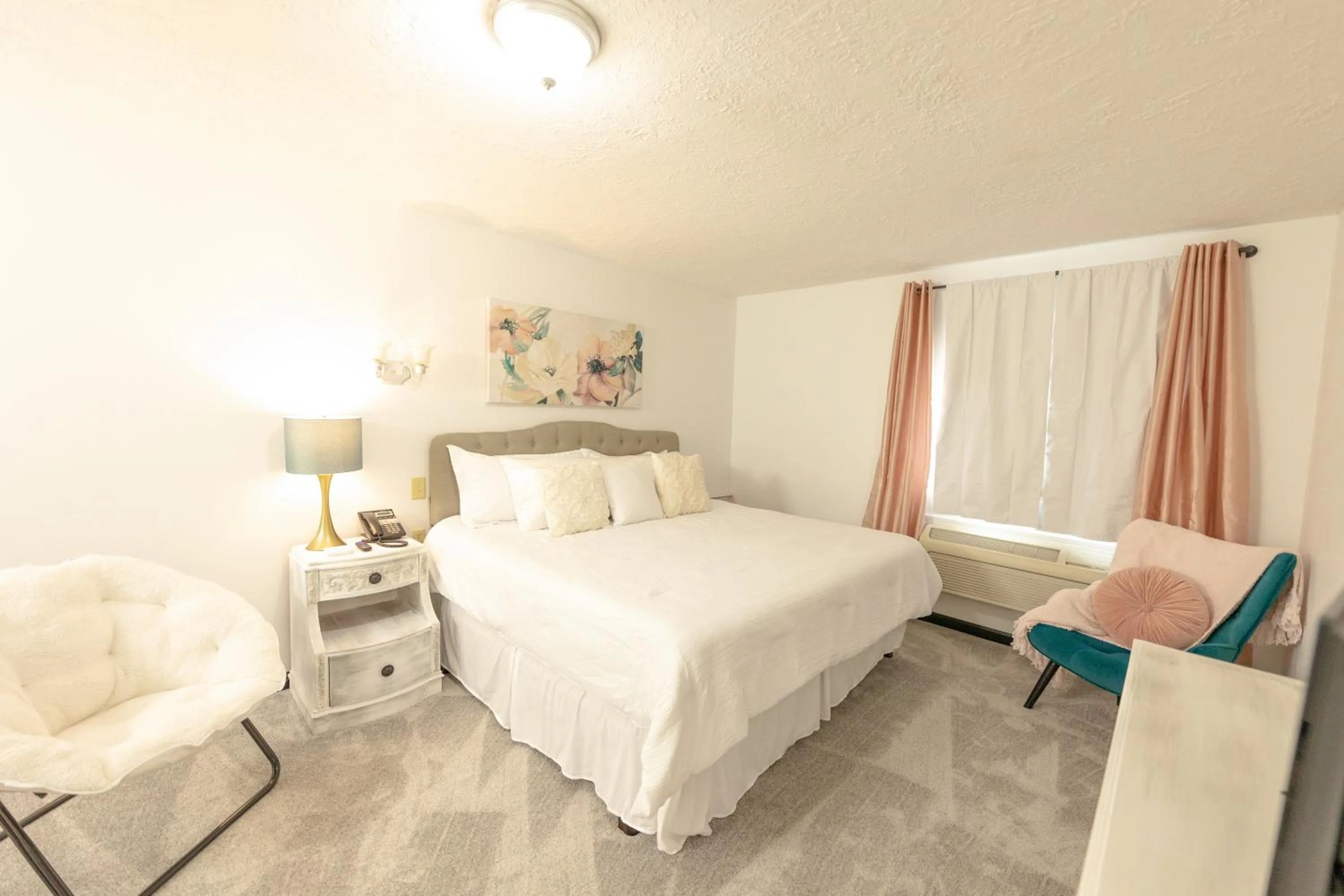 Bedroom, Bed in EC Reed's Mercantile and Hotel