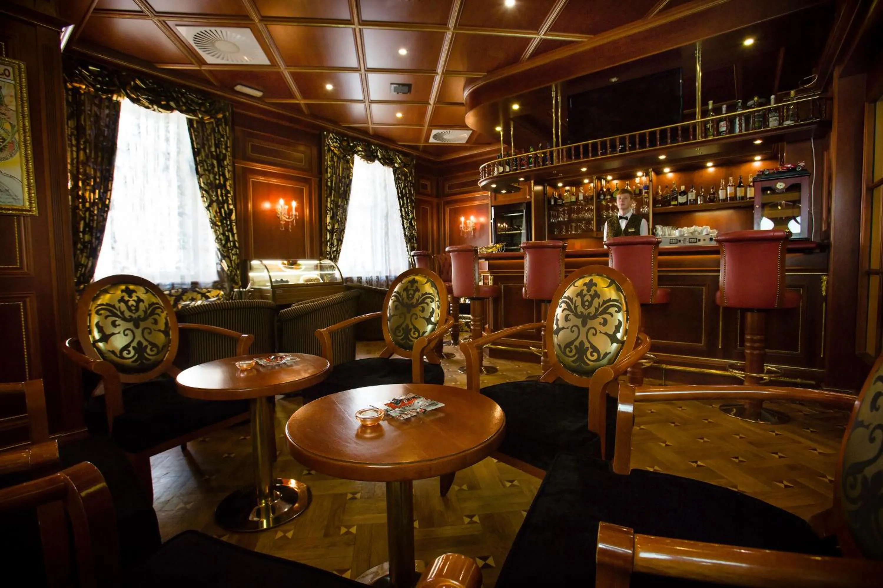 Lounge or bar in Luxury Family Hotel Royal Palace