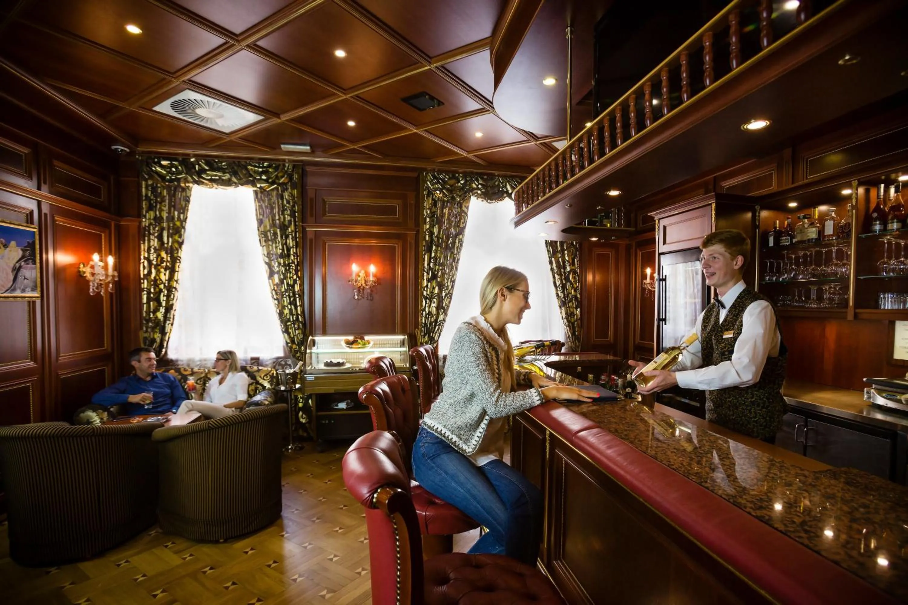 Lounge or bar in Luxury Family Hotel Royal Palace