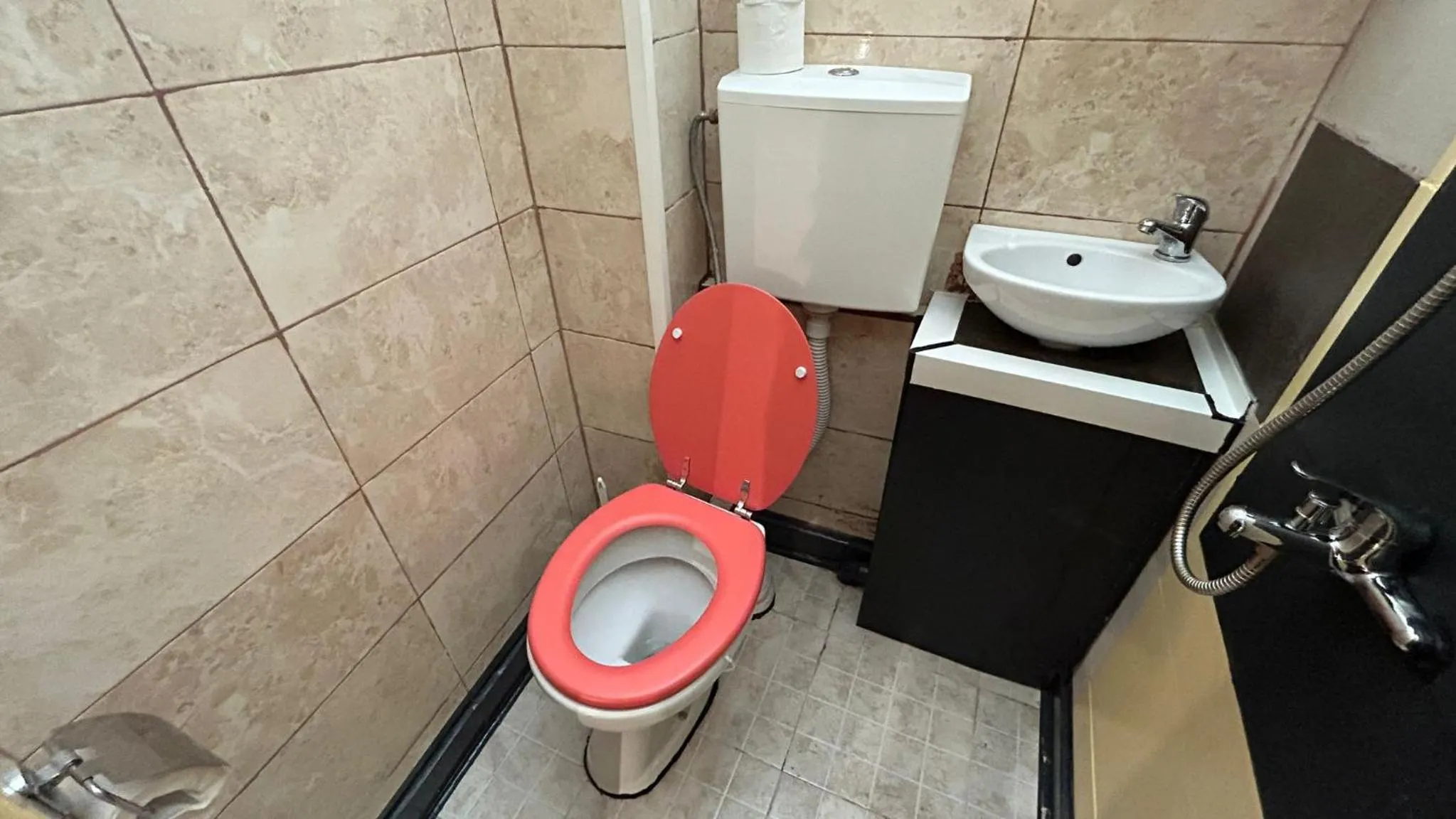 Toilet in Central Accommodation budget by HR
