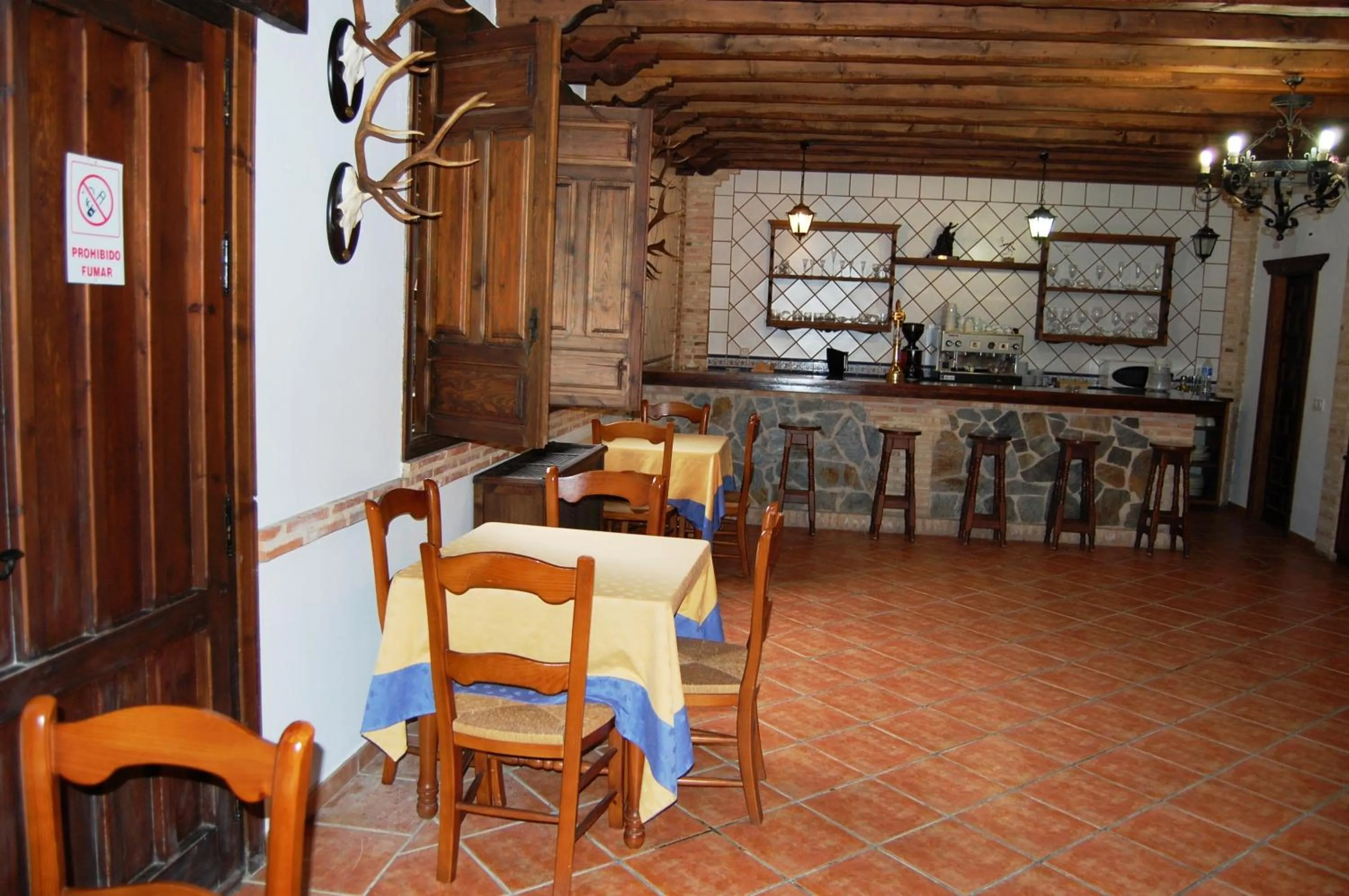 Communal lounge/ TV room in Hotel El Cortijo de Daimiel