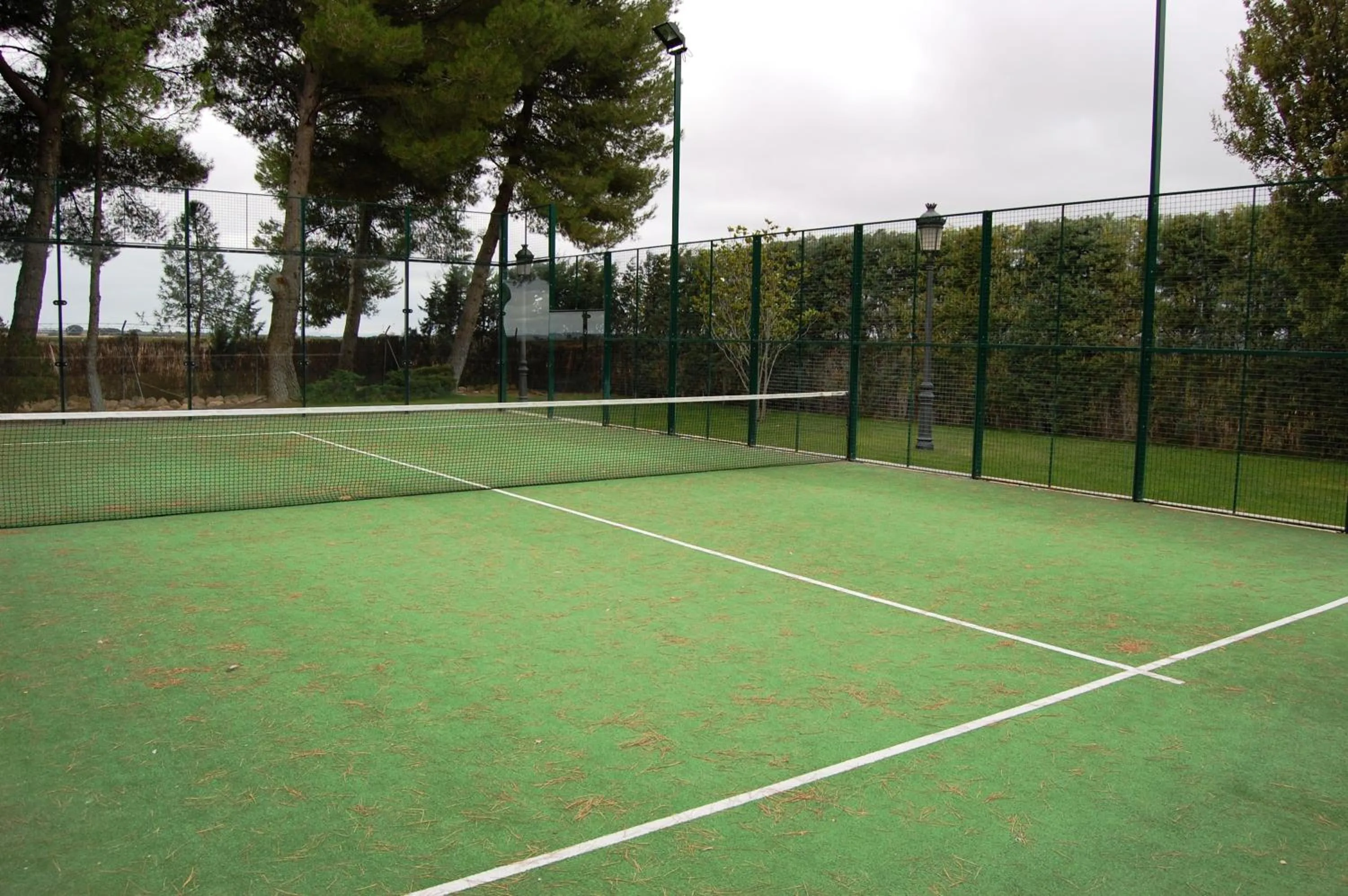 Tennis court in Hotel El Cortijo de Daimiel