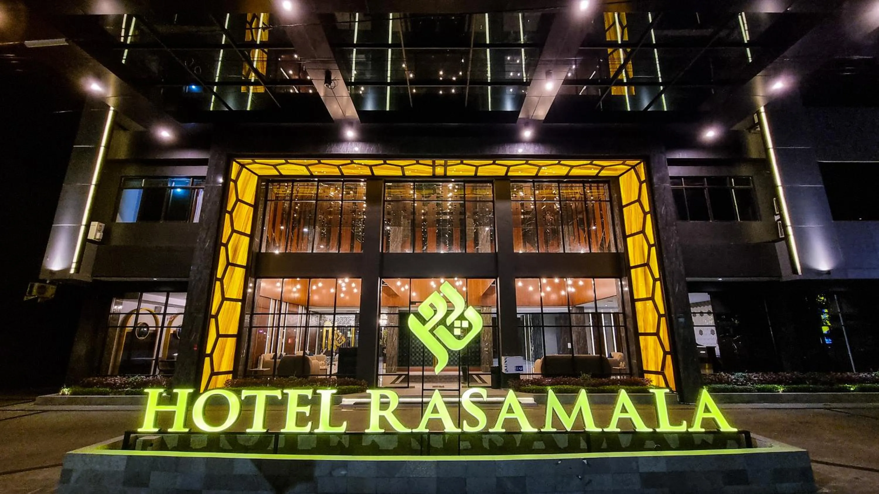 Facade/entrance in Hotel Rasamala