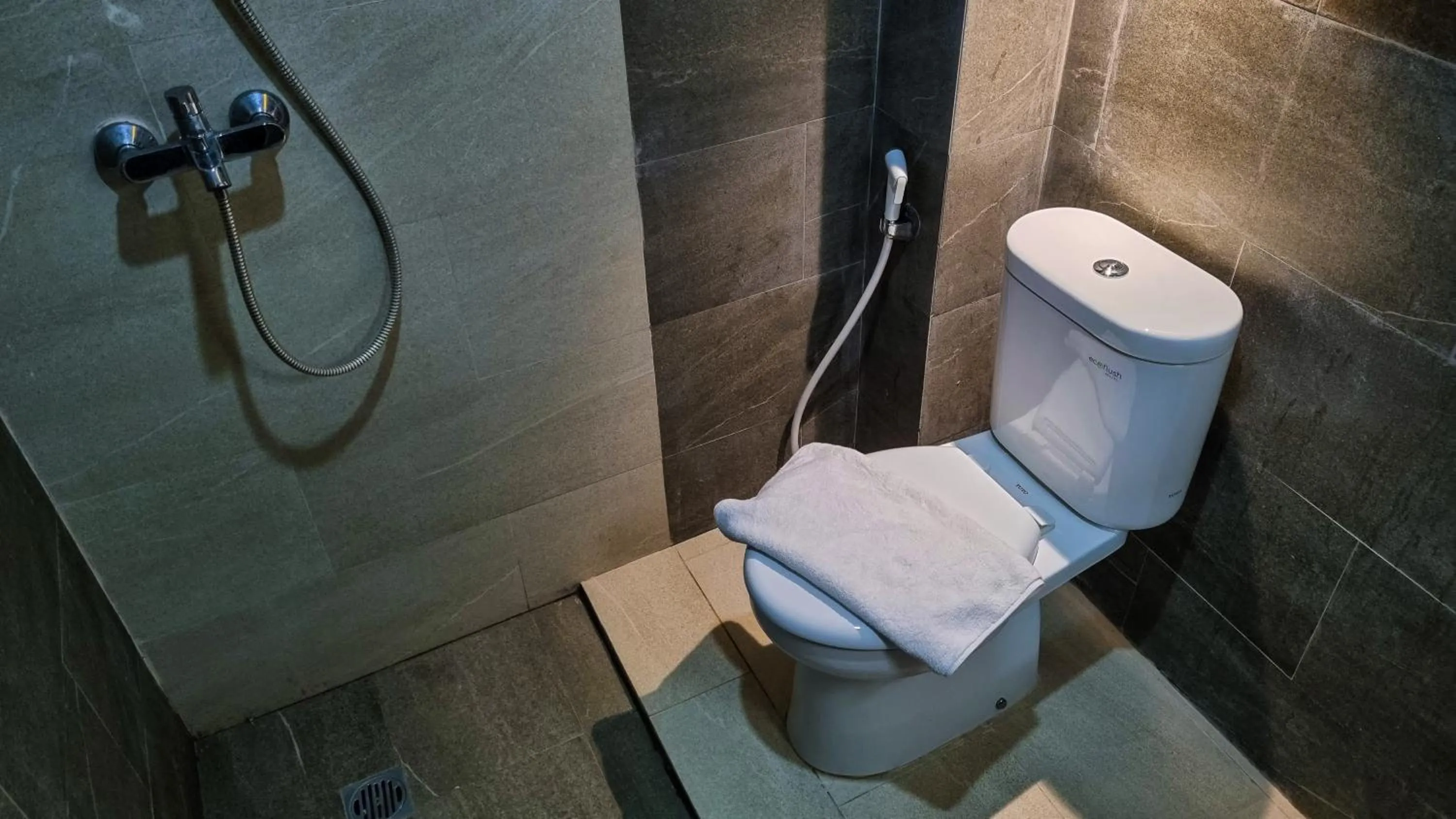 Bathroom in Hotel Rasamala