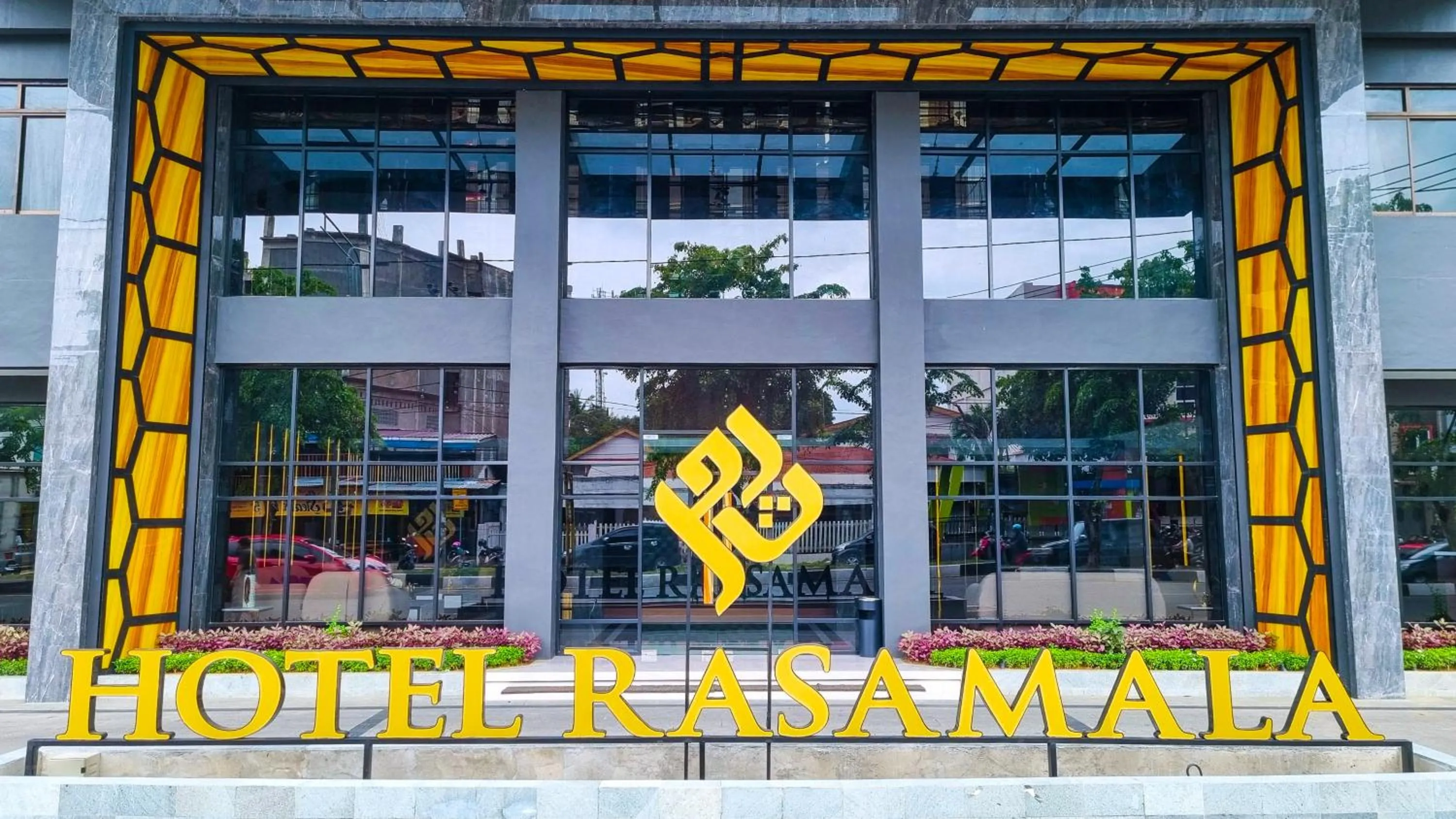 Facade/entrance in Hotel Rasamala