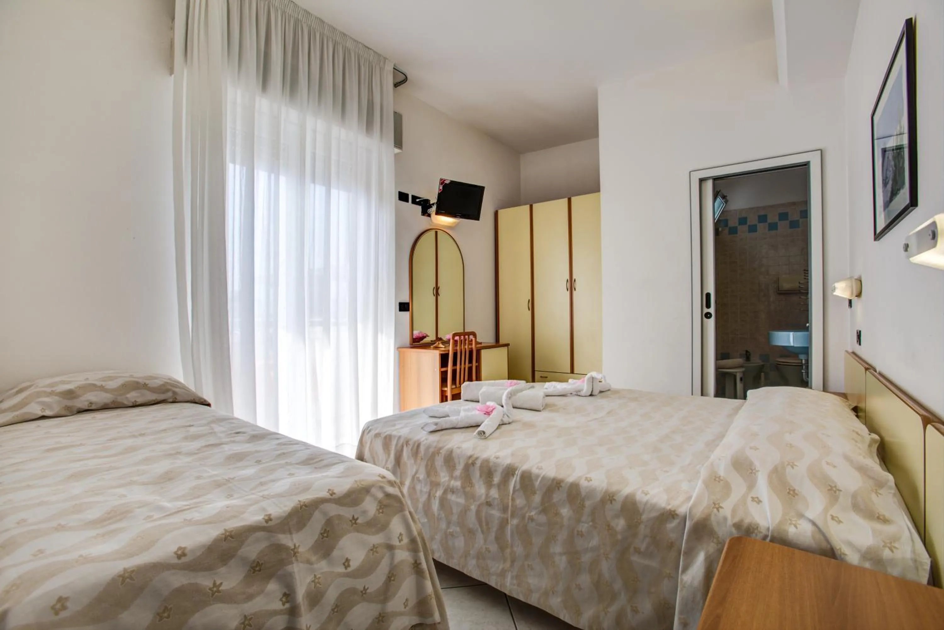 Summer, Bed in Hotel San Paolo