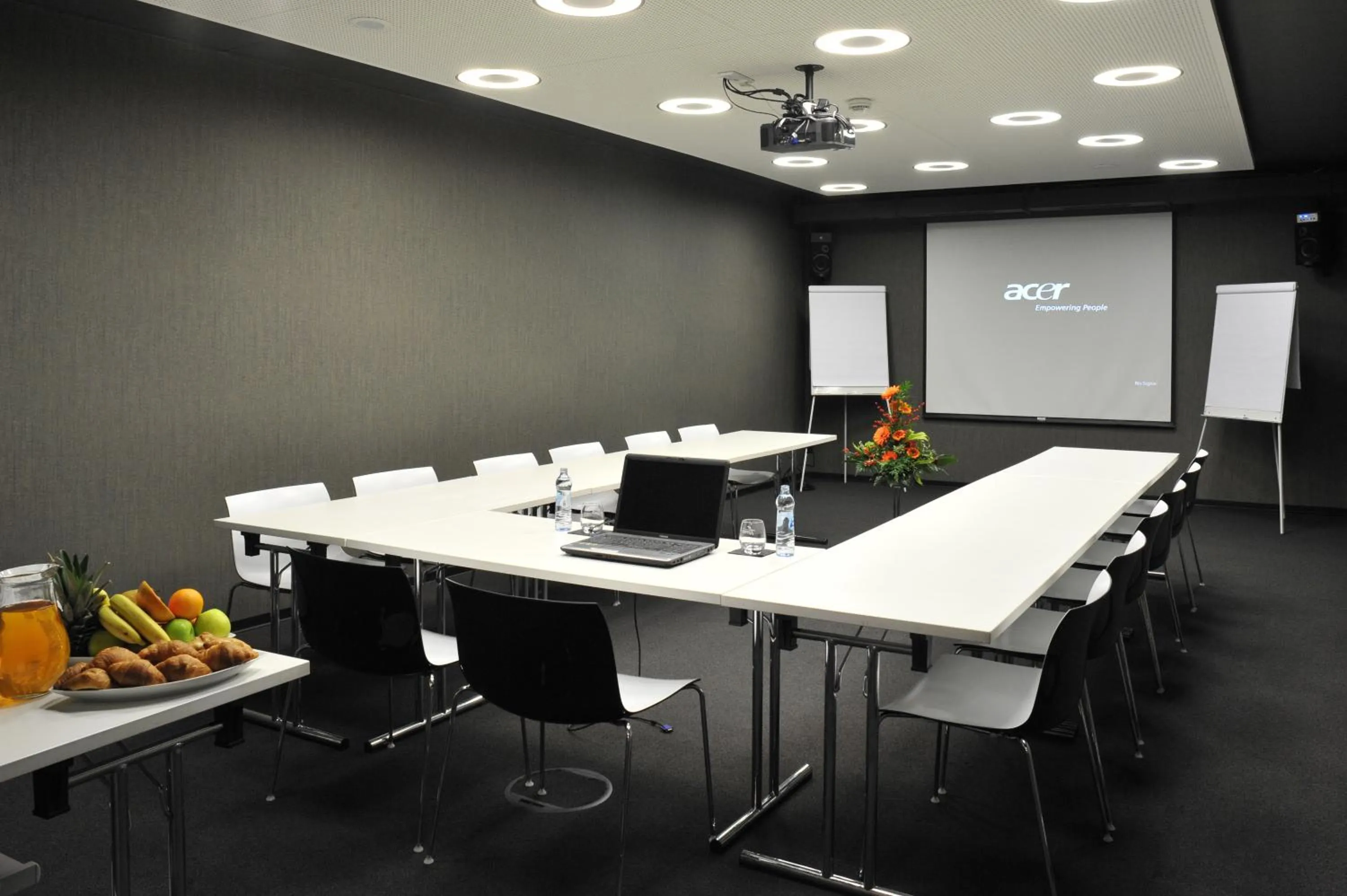 Business facilities in Metropol Design Hotel Old Town