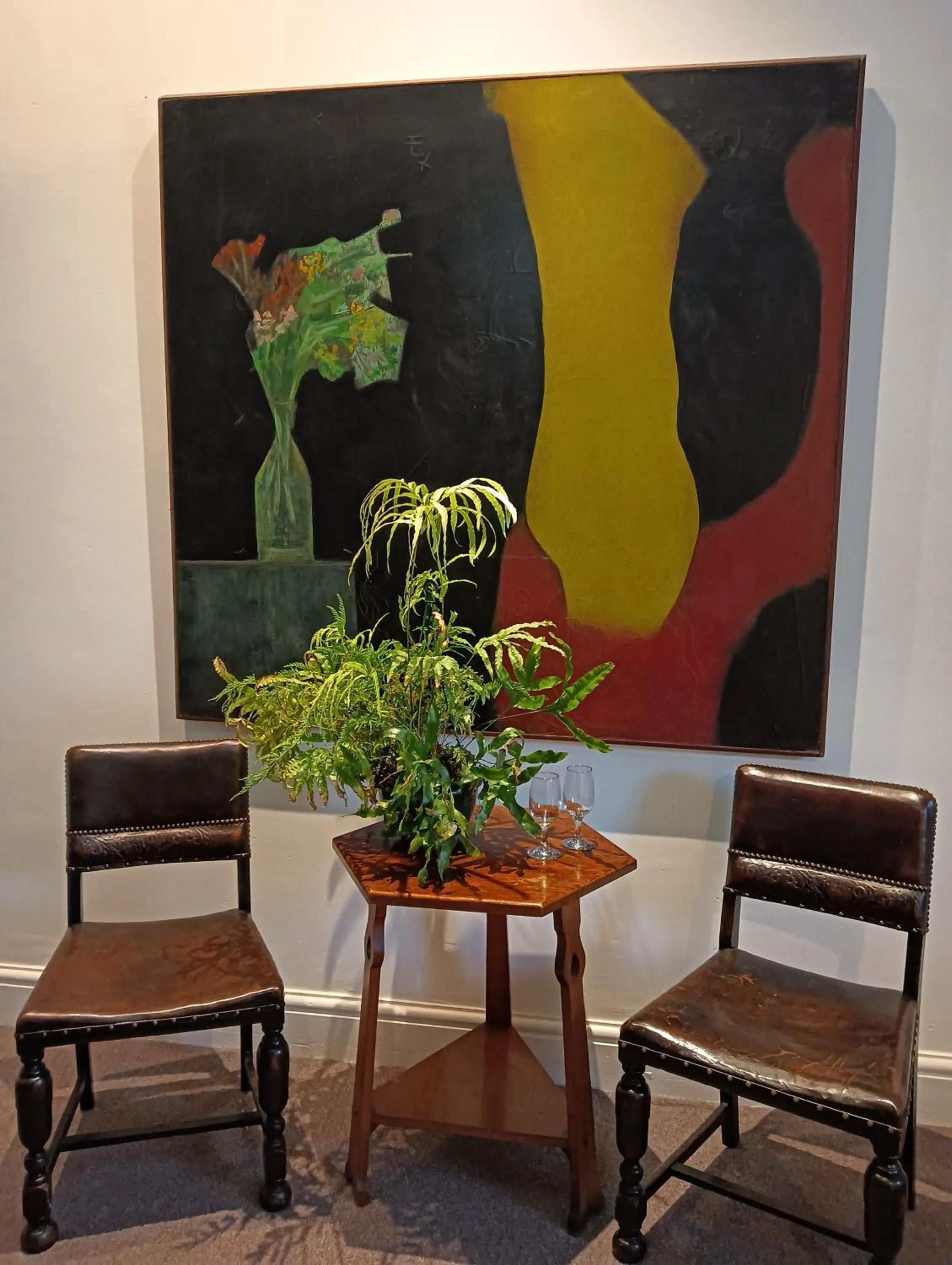 Seating area in Old Colony Inn