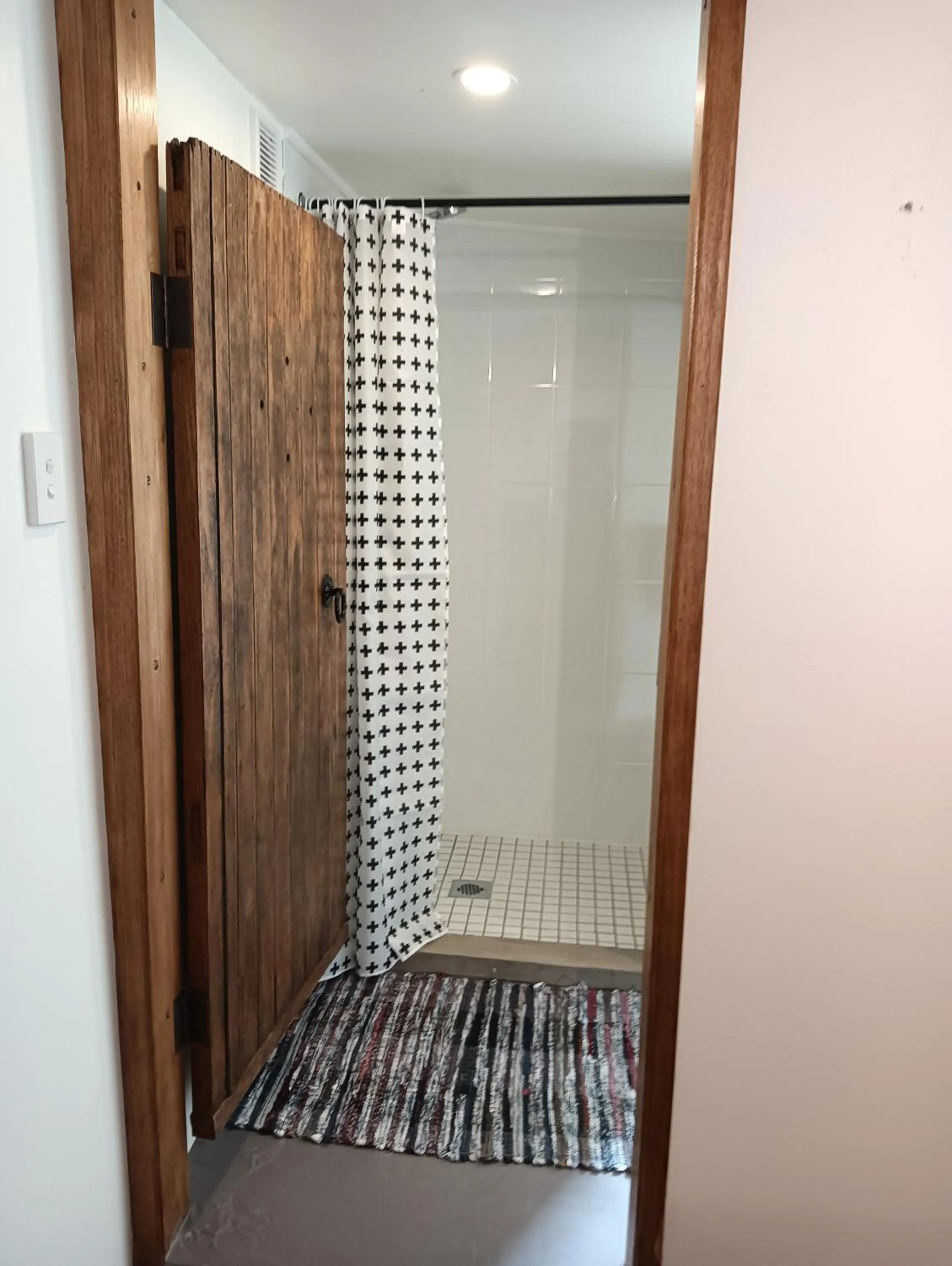 Shower in Old Colony Inn