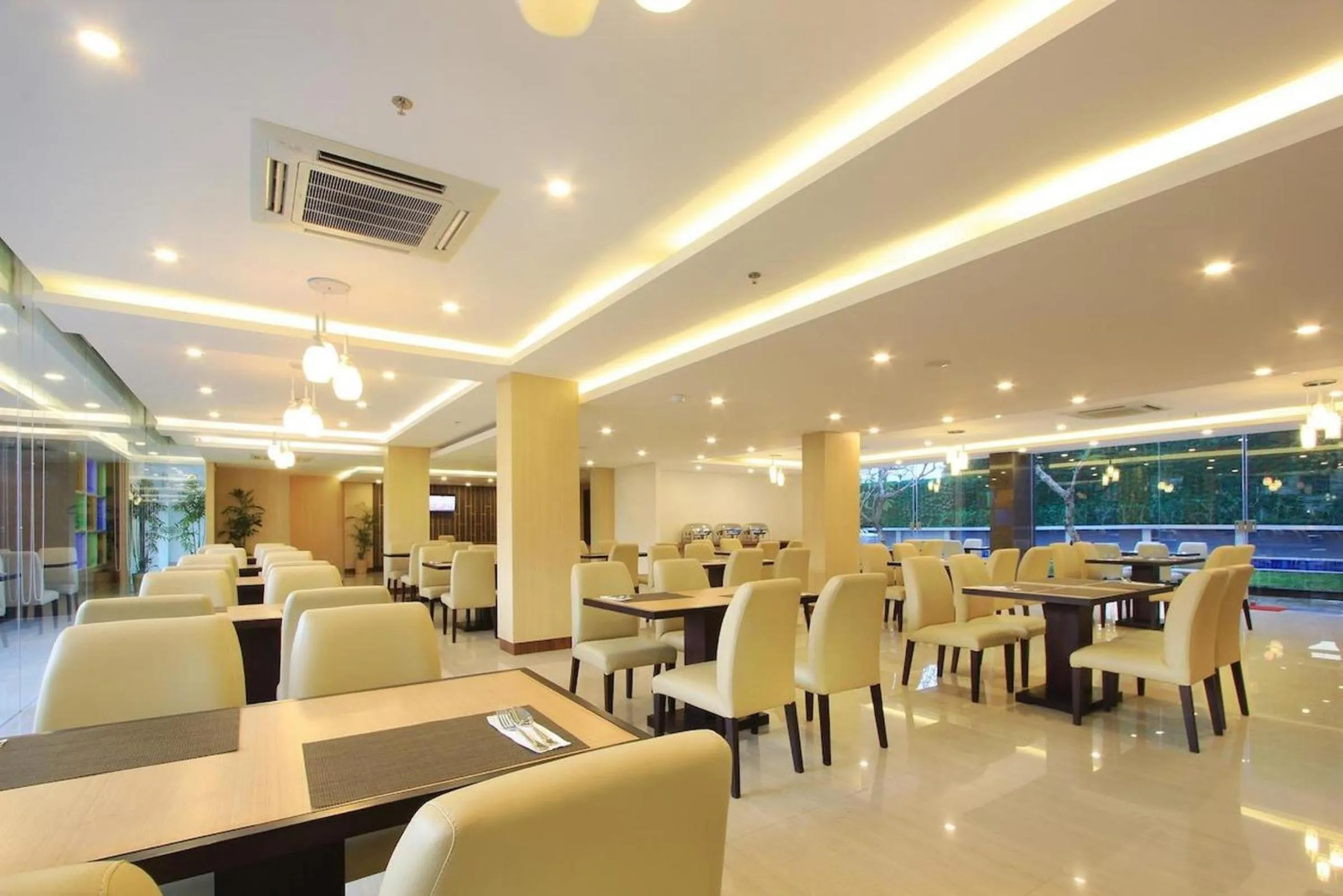 Restaurant/places to eat in Mars City Hotel