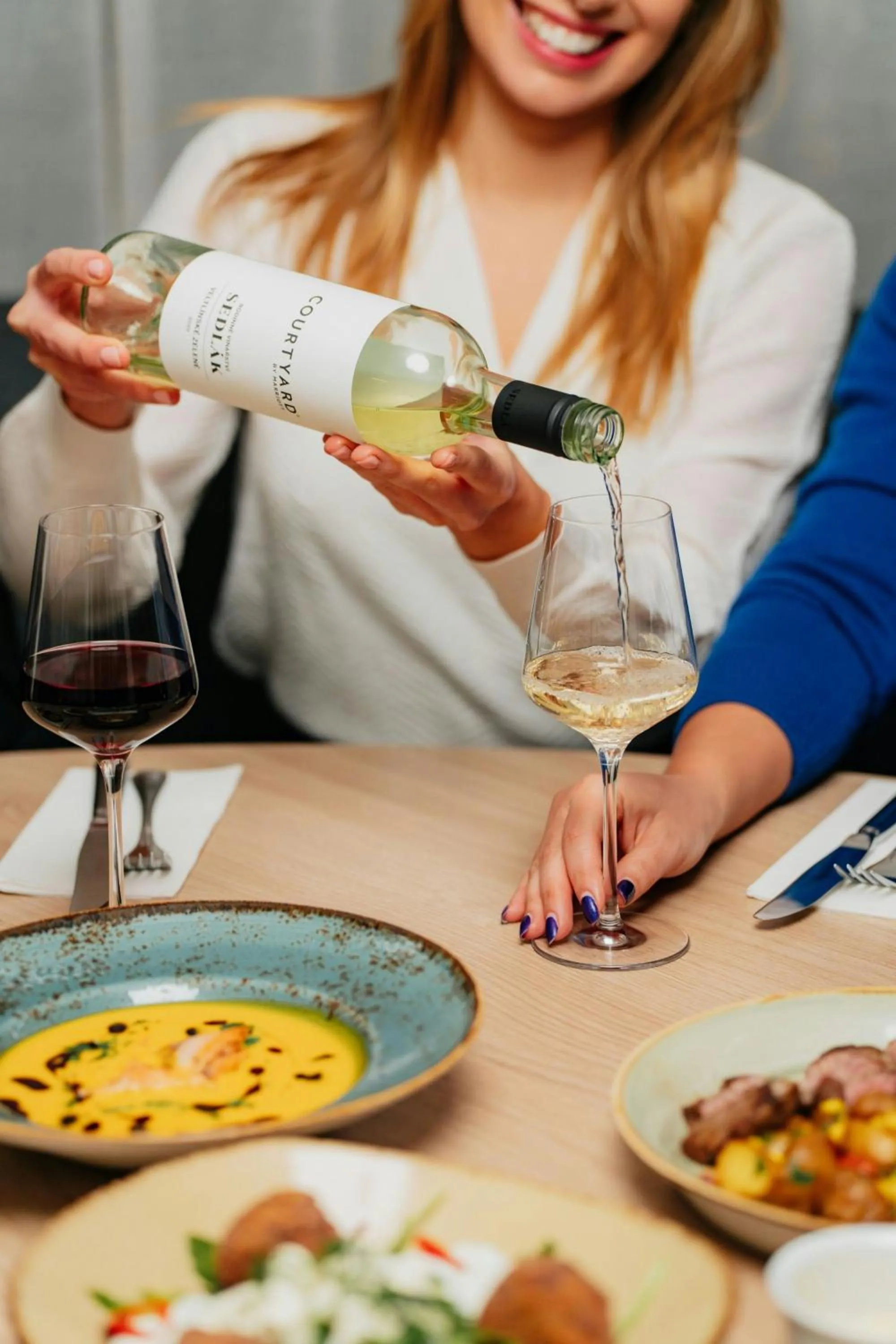 Restaurant/places to eat in Courtyard by Marriott Prague Airport