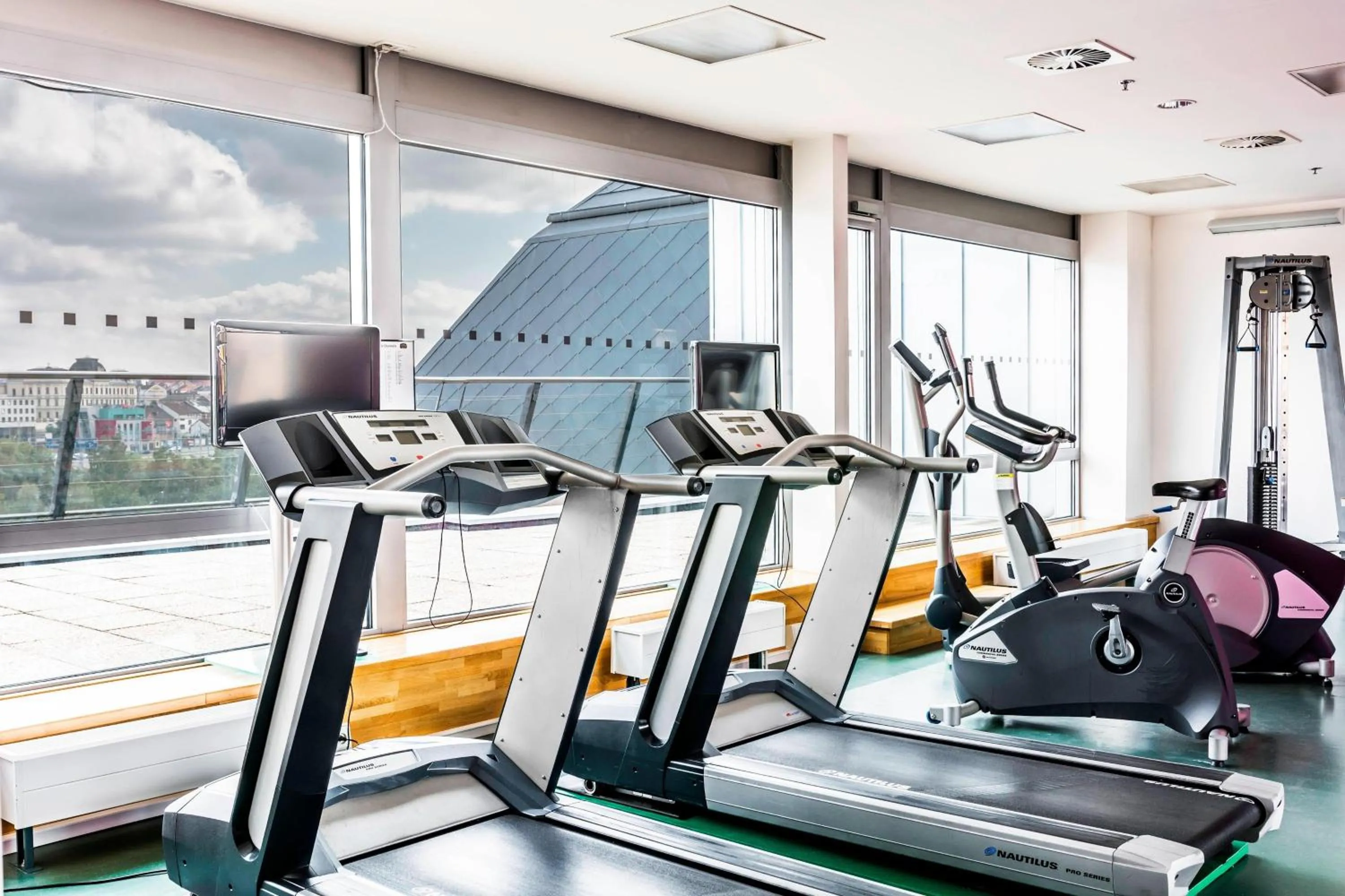 Fitness centre/facilities in Courtyard by Marriott Pilsen