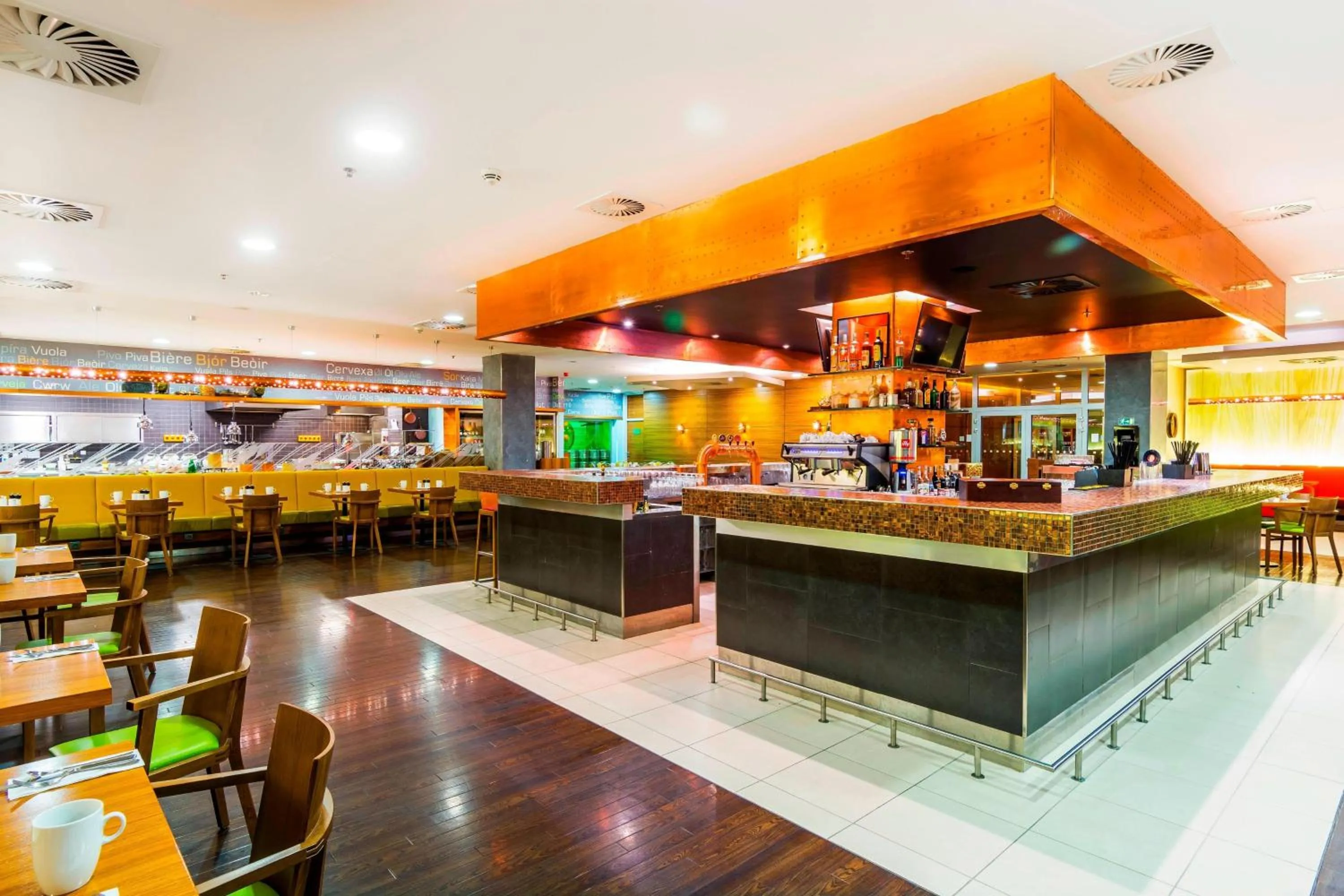 Restaurant/places to eat in Courtyard by Marriott Pilsen