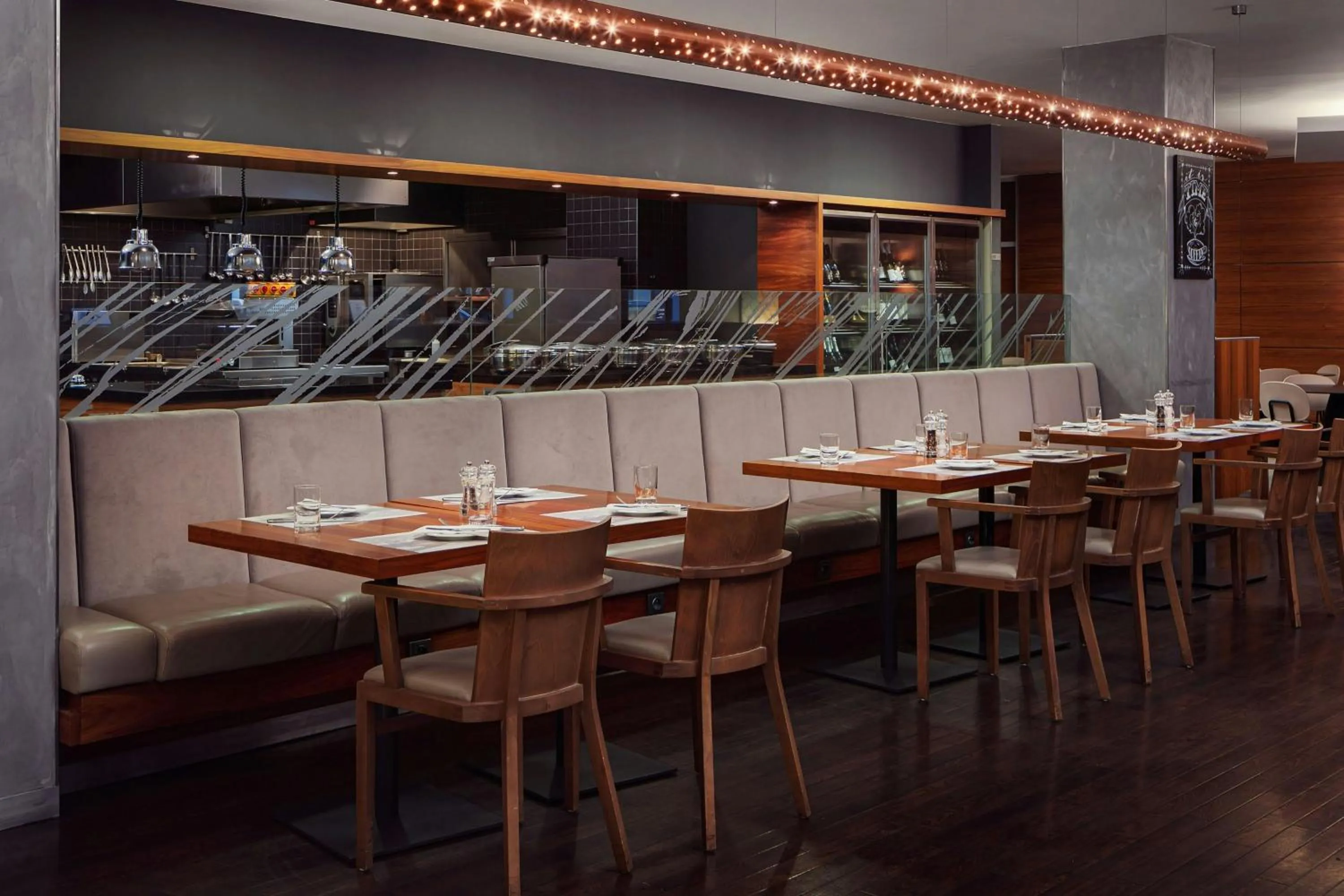 Restaurant/places to eat in Courtyard by Marriott Pilsen