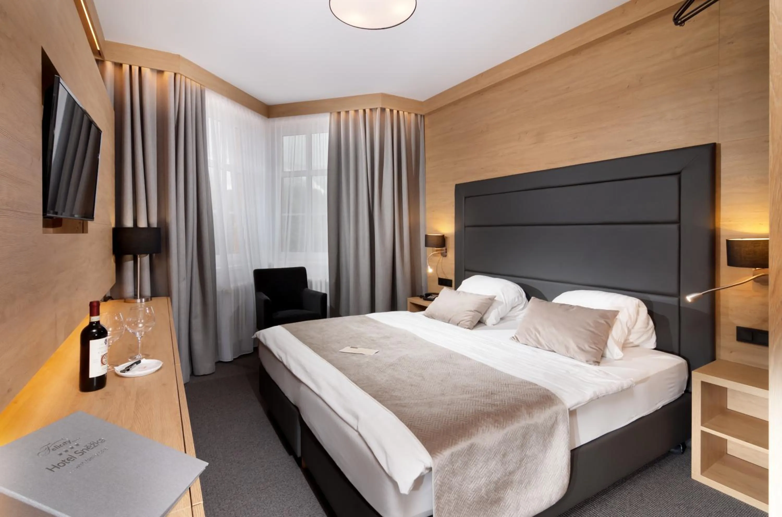 Bedroom, Bed in Hotel Sněžka