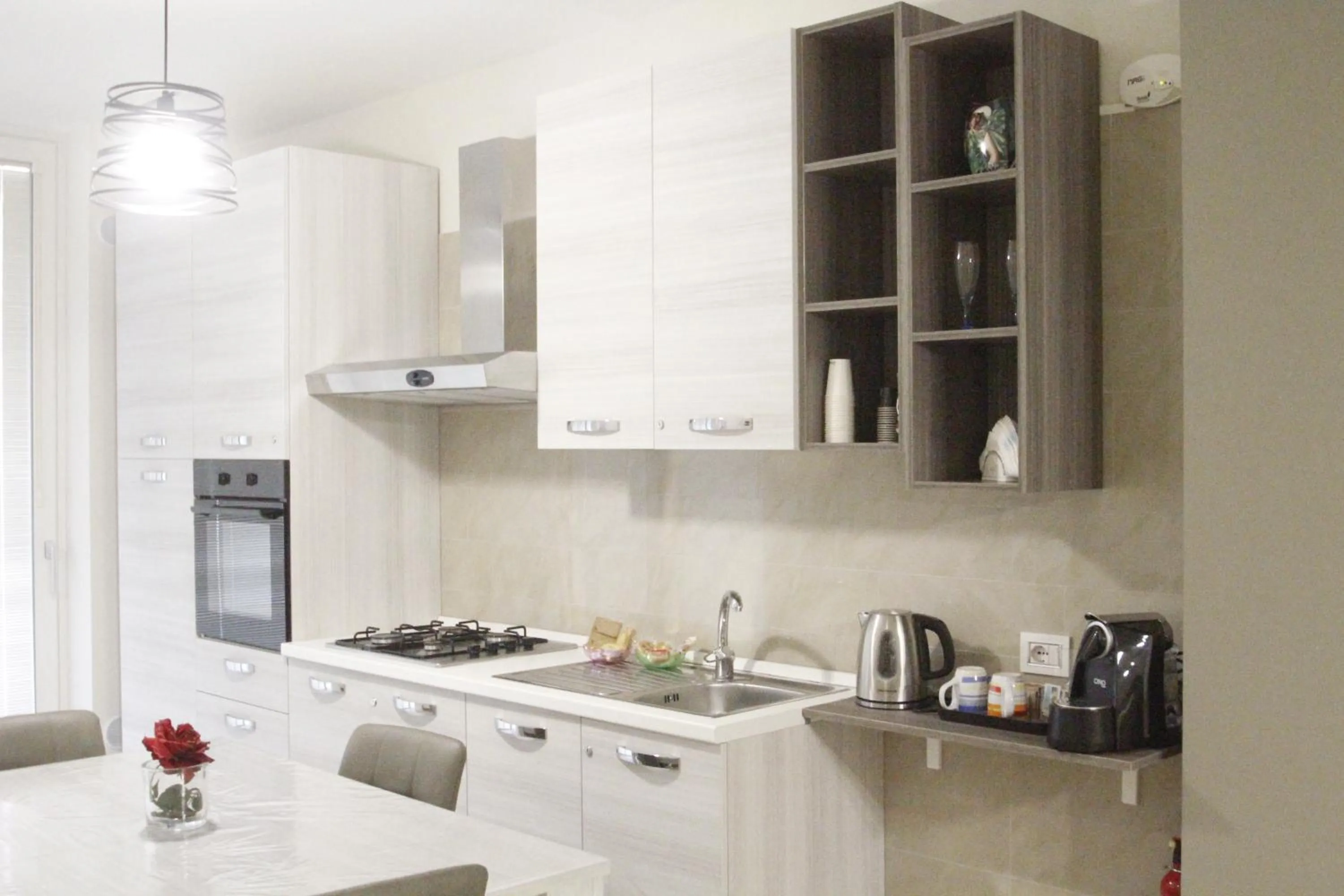 Kitchen or kitchenette in B&B Elles con parcheggio interno