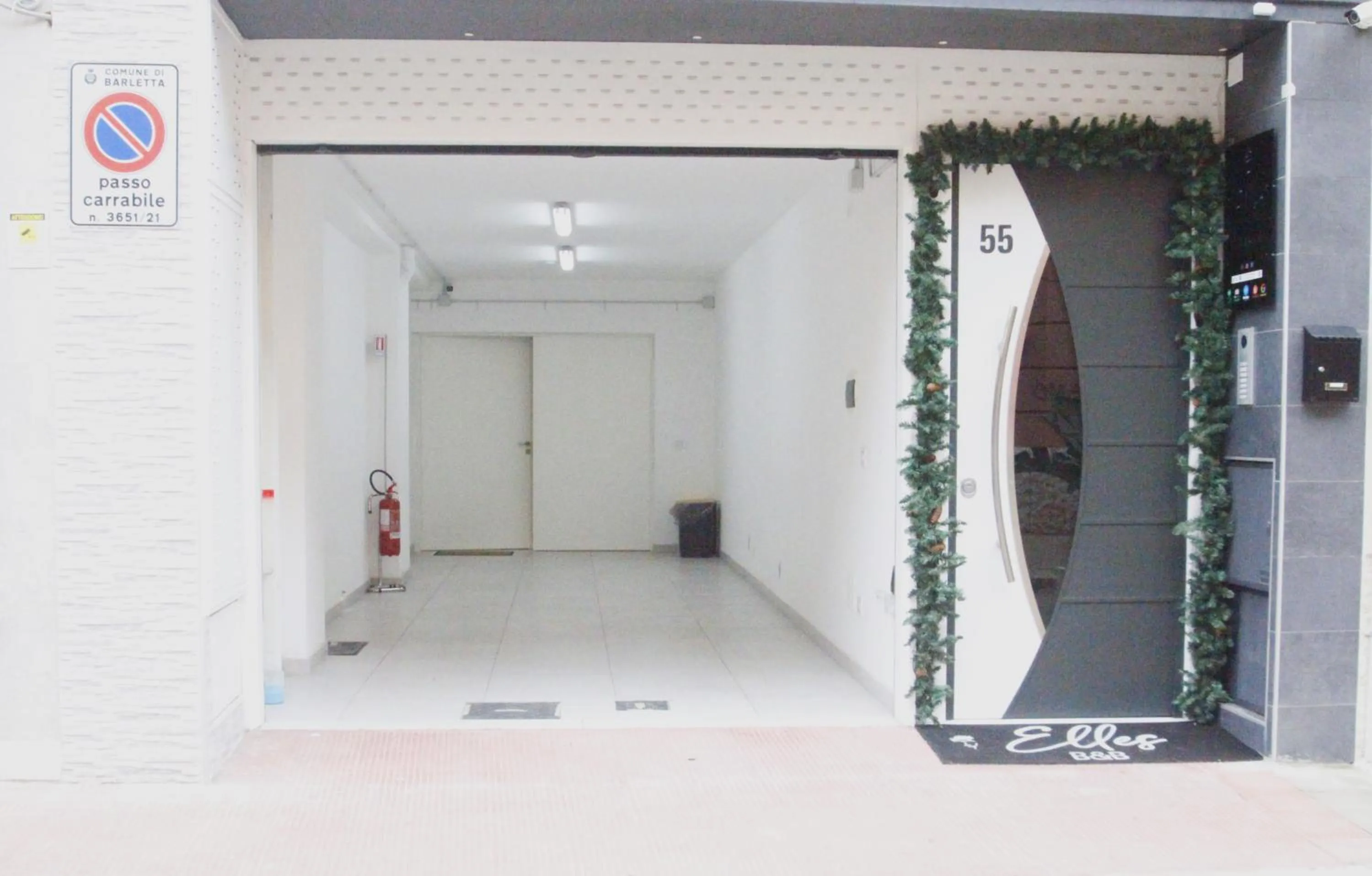 Facade/entrance in B&B Elles con parcheggio interno