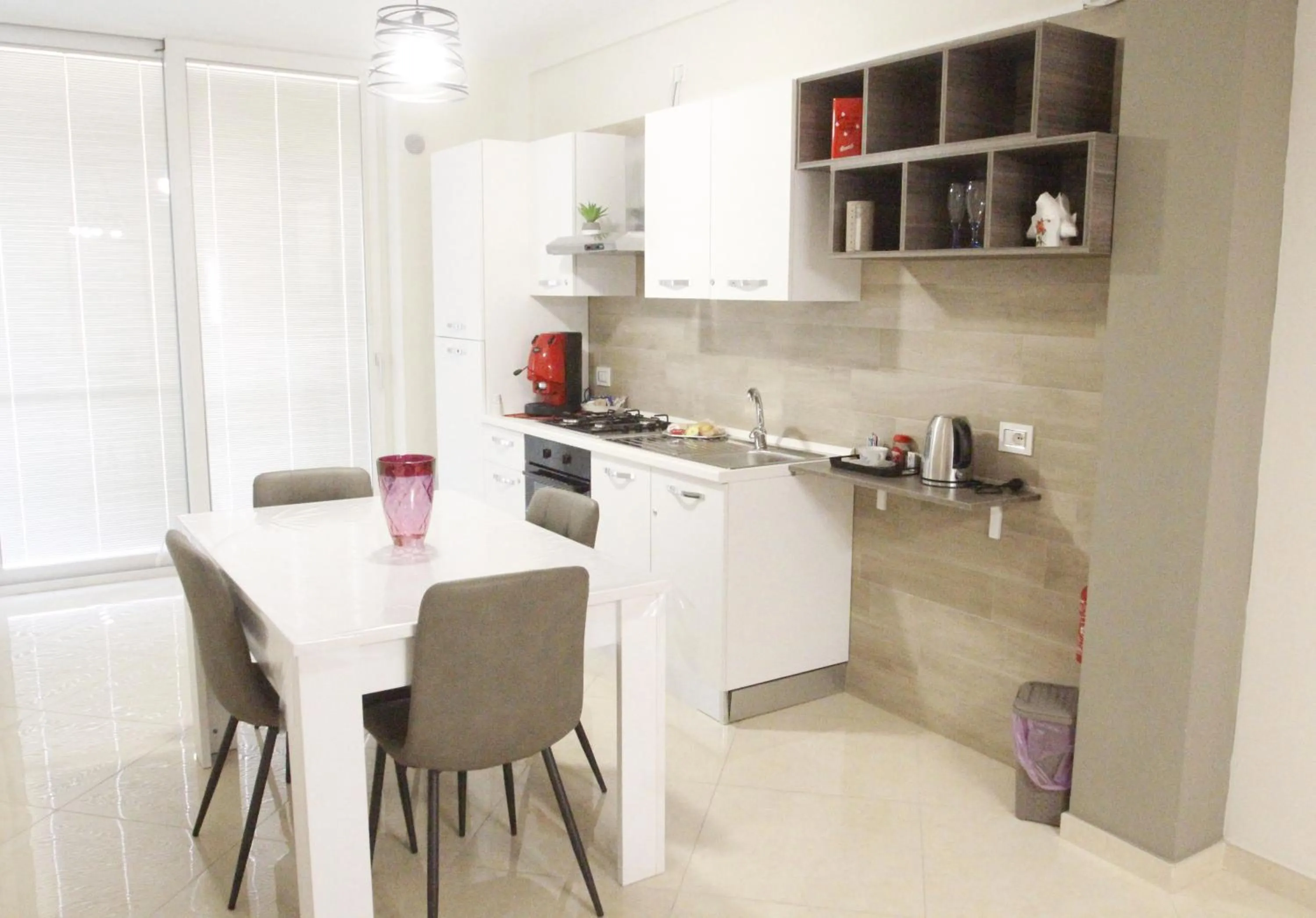 Kitchen or kitchenette in B&B Elles con parcheggio interno