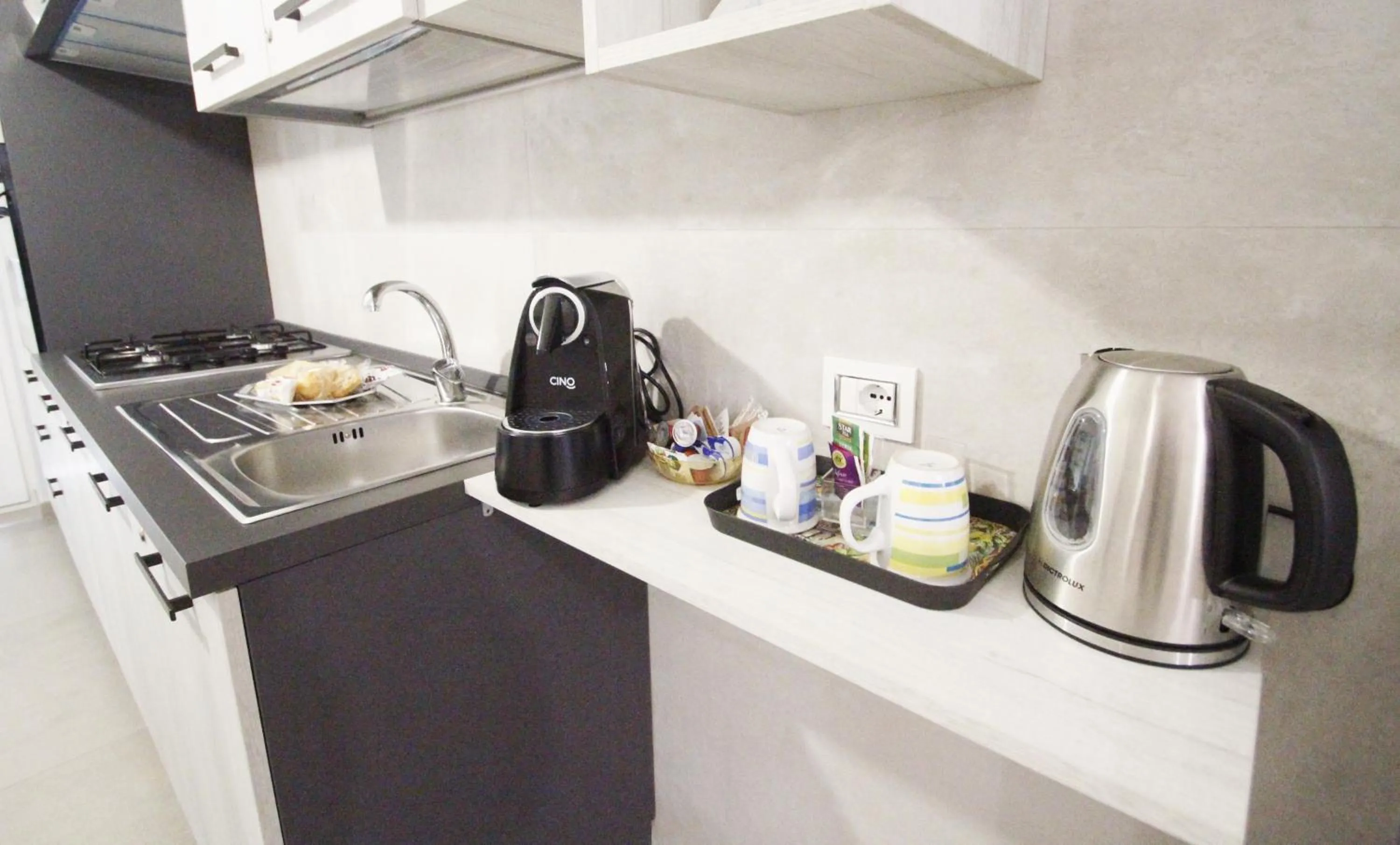 Breakfast in B&B Elles con parcheggio interno