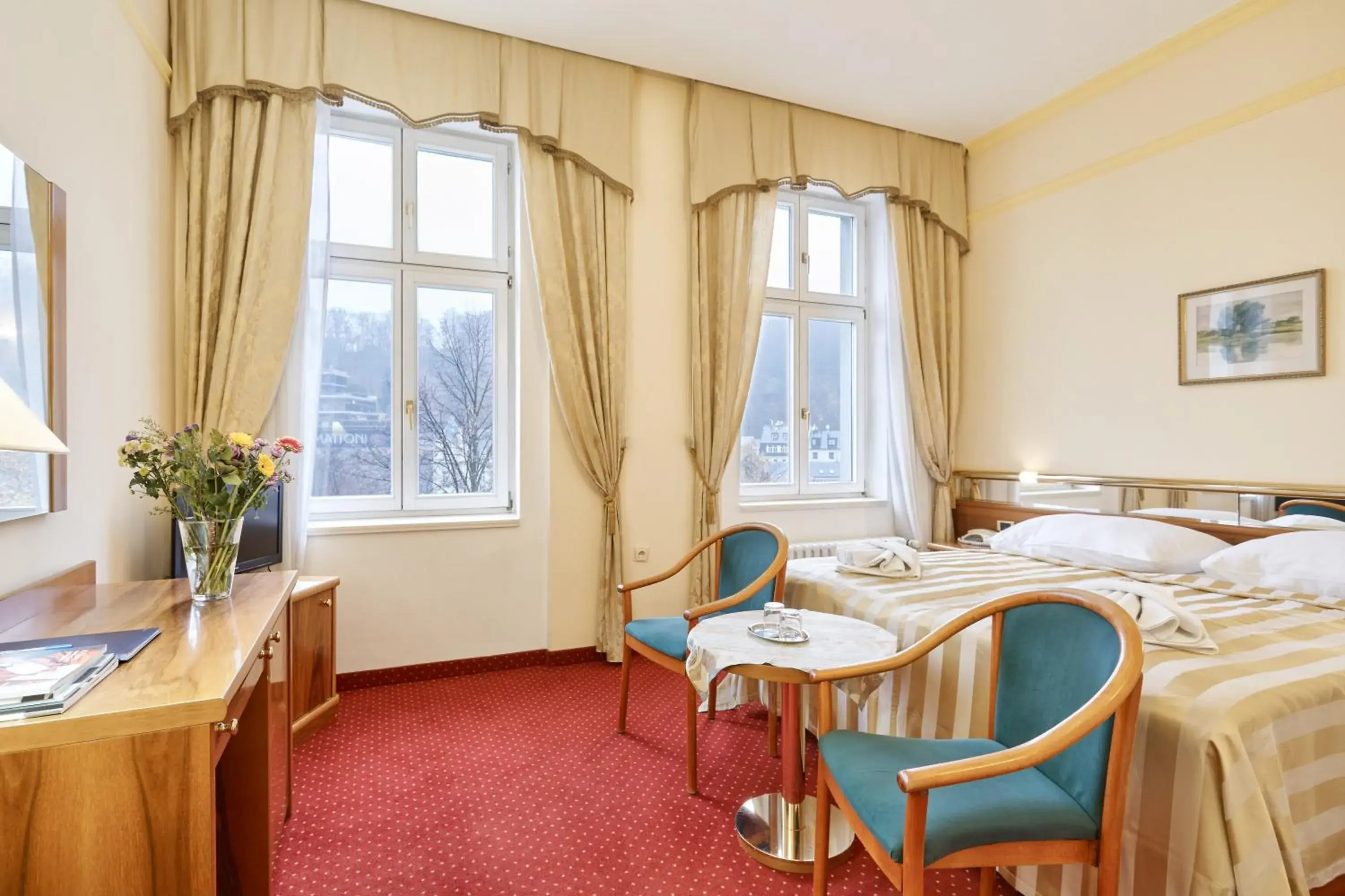Double or Twin Room (view of the gardens Dvorak) in Hotel Sirius Double or Twin Room (view of the gardens Dvorak) in Hotel Sirius