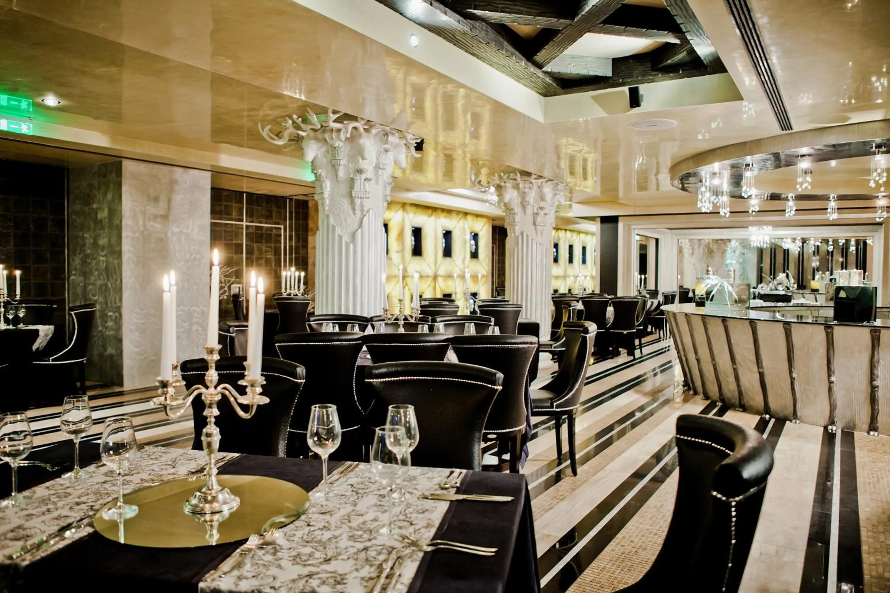 Restaurant/places to eat in Villas Elenite Premium