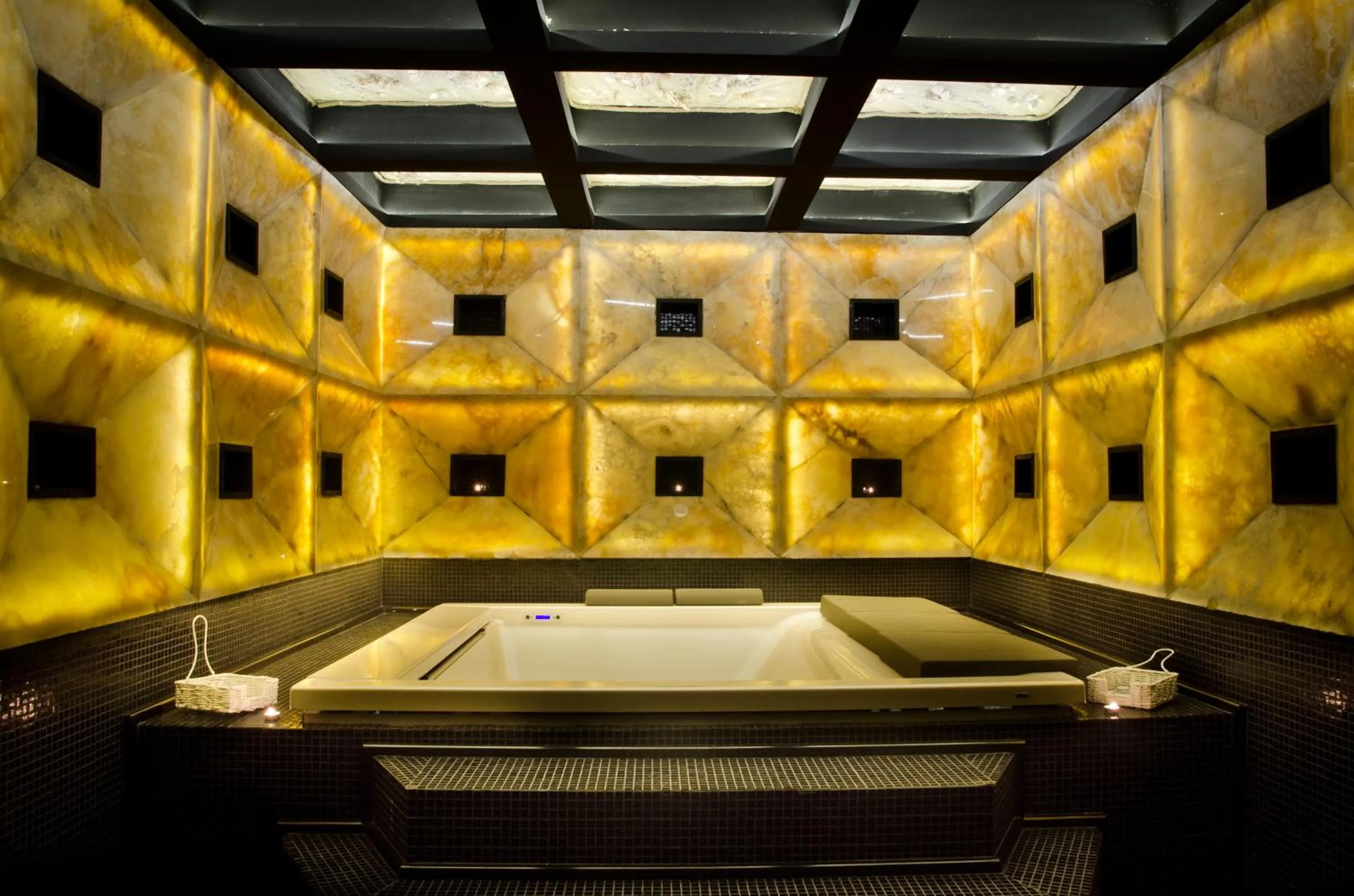 Hot Tub in Villas Elenite Premium