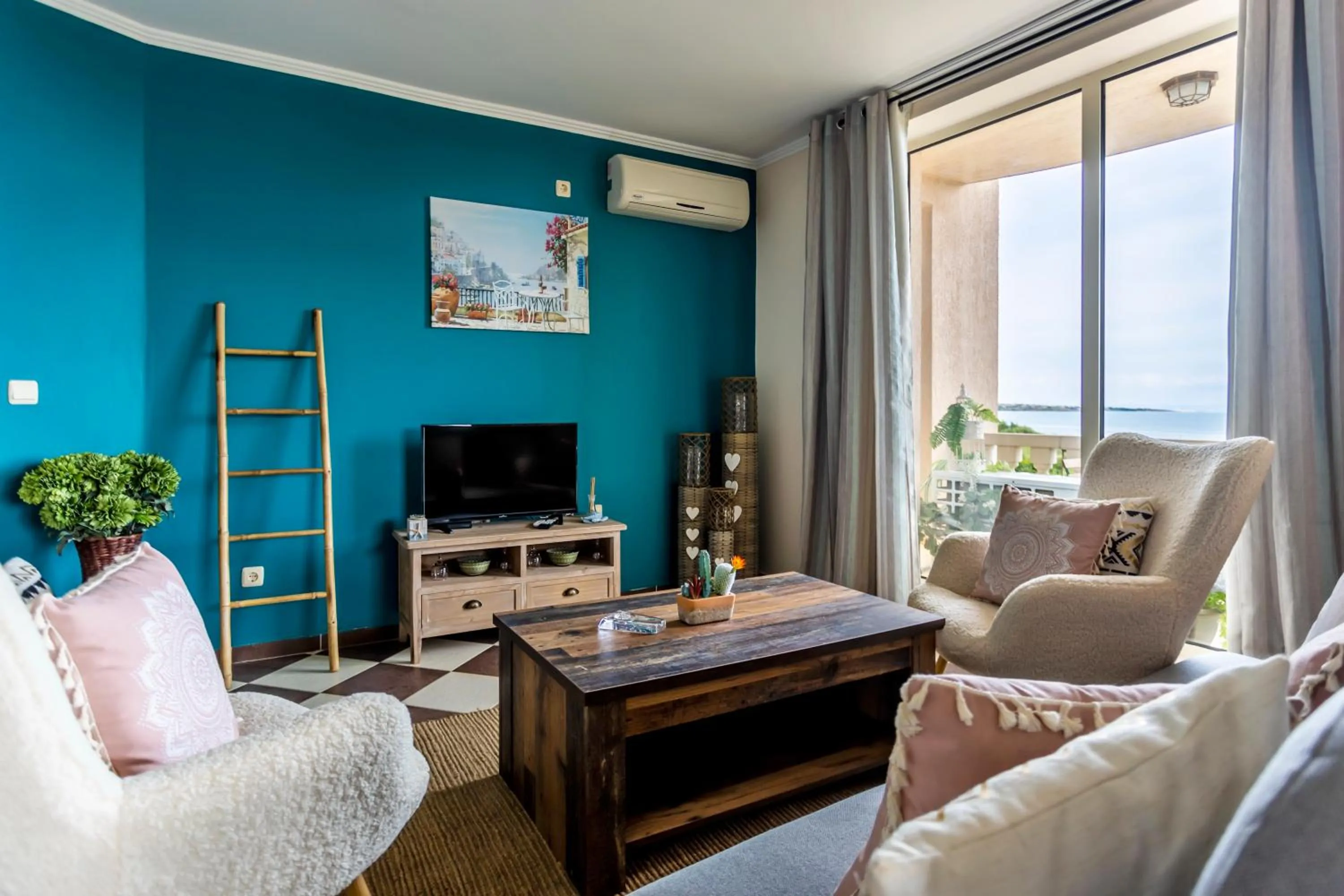 Communal lounge/ TV room in Touristic Complex Hacienda Beach Apartments Sozopol