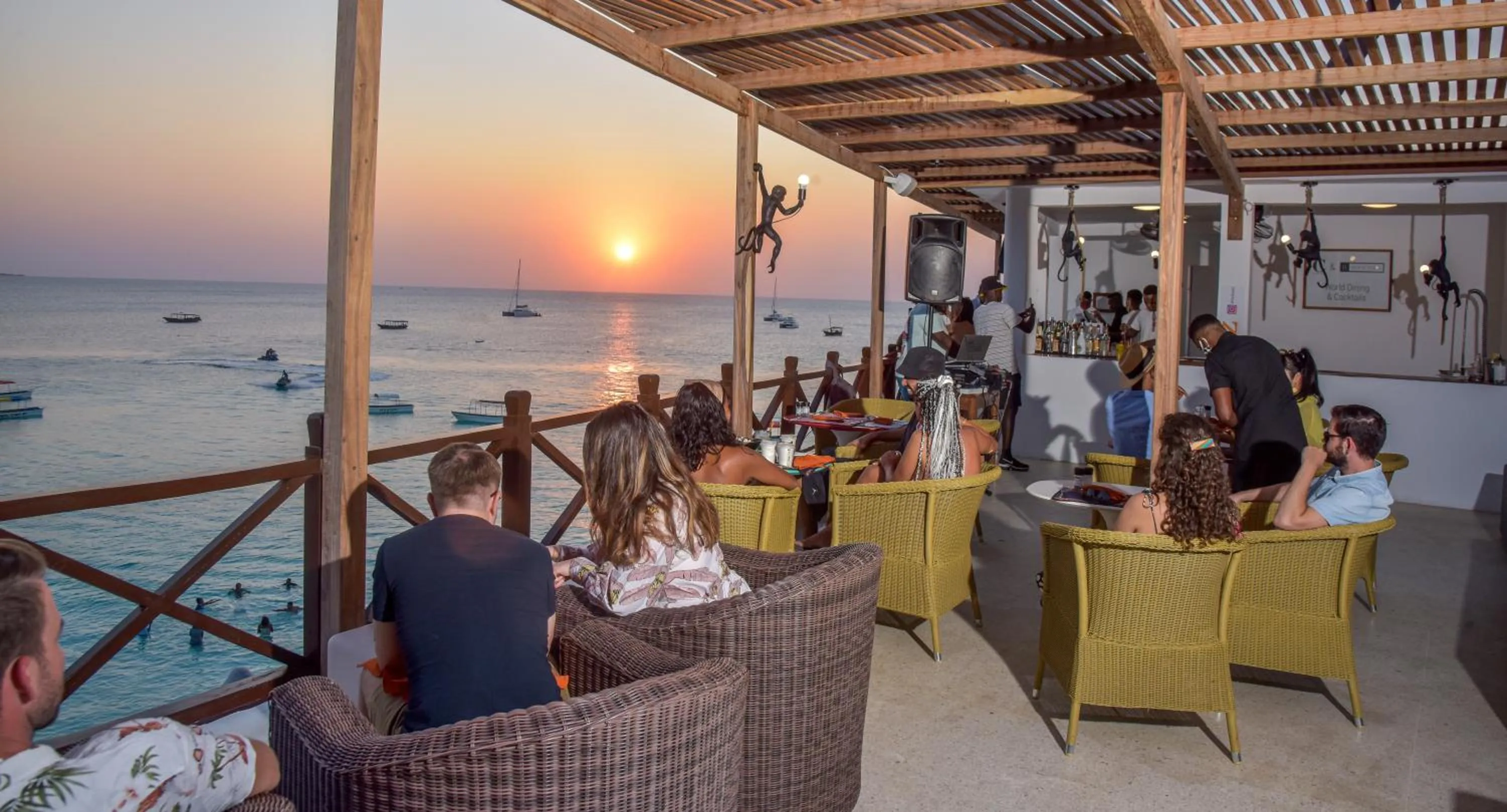 Restaurant/places to eat in Z Hotel & Z2 Hotel