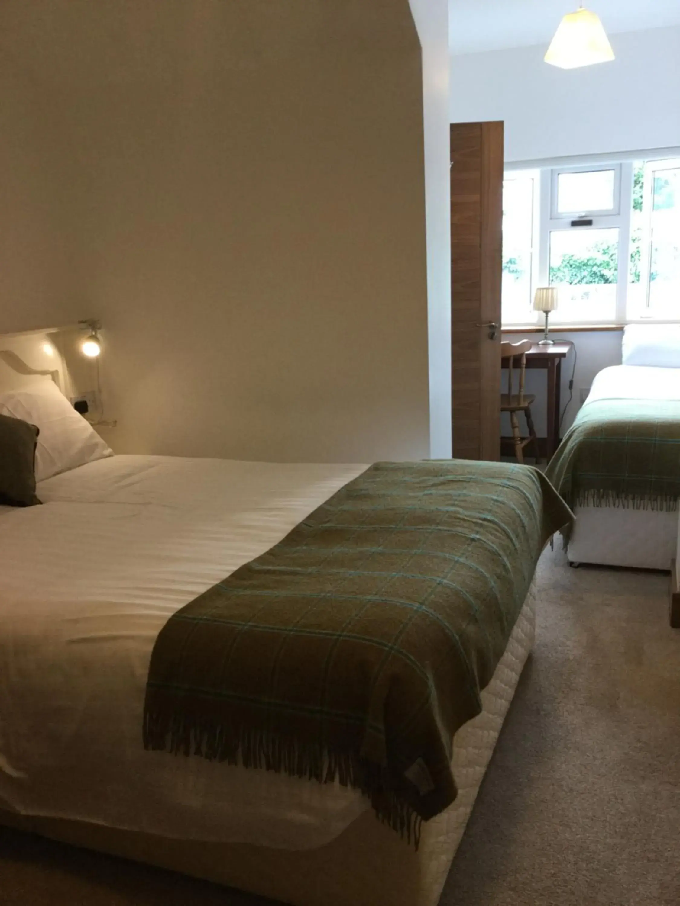 Triple Room with Shower in Ryan's River Lodge B&B Triple Room with Shower in Ryan's River Lodge B&B