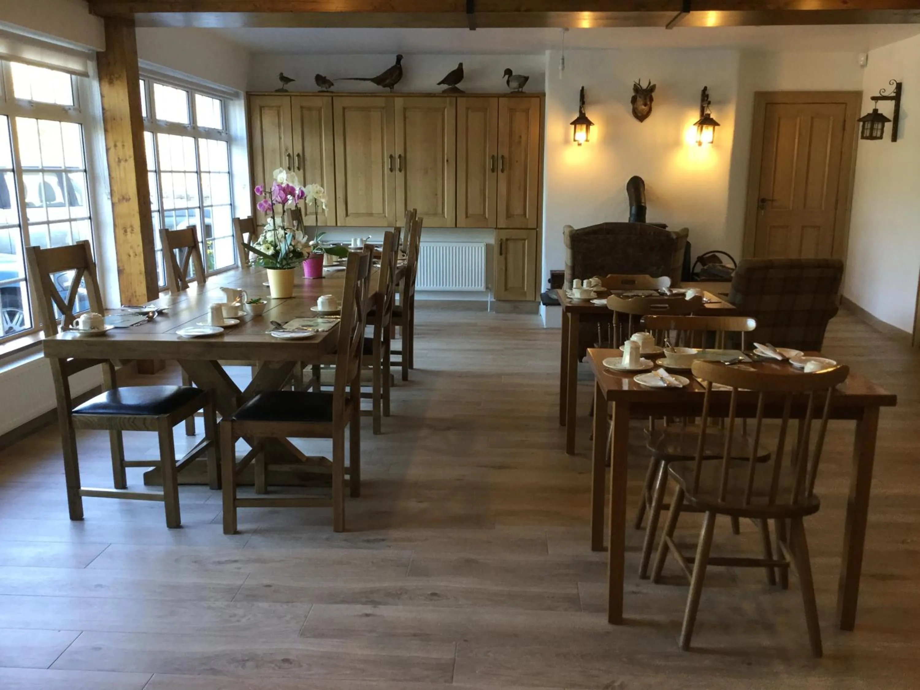 Dining area in Ryan's River Lodge B&B