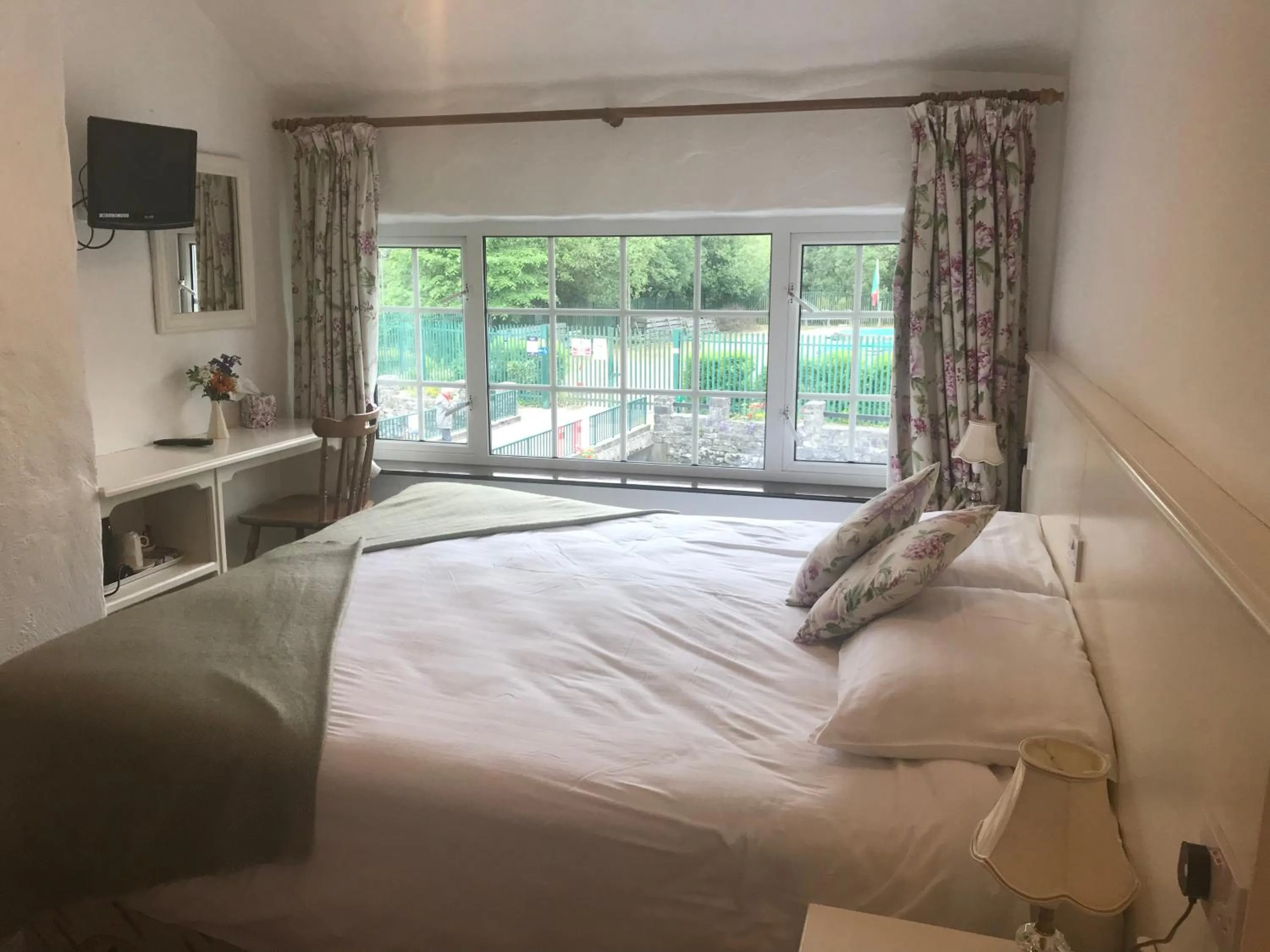 Bedroom, Bed in Ryan's River Lodge B&B