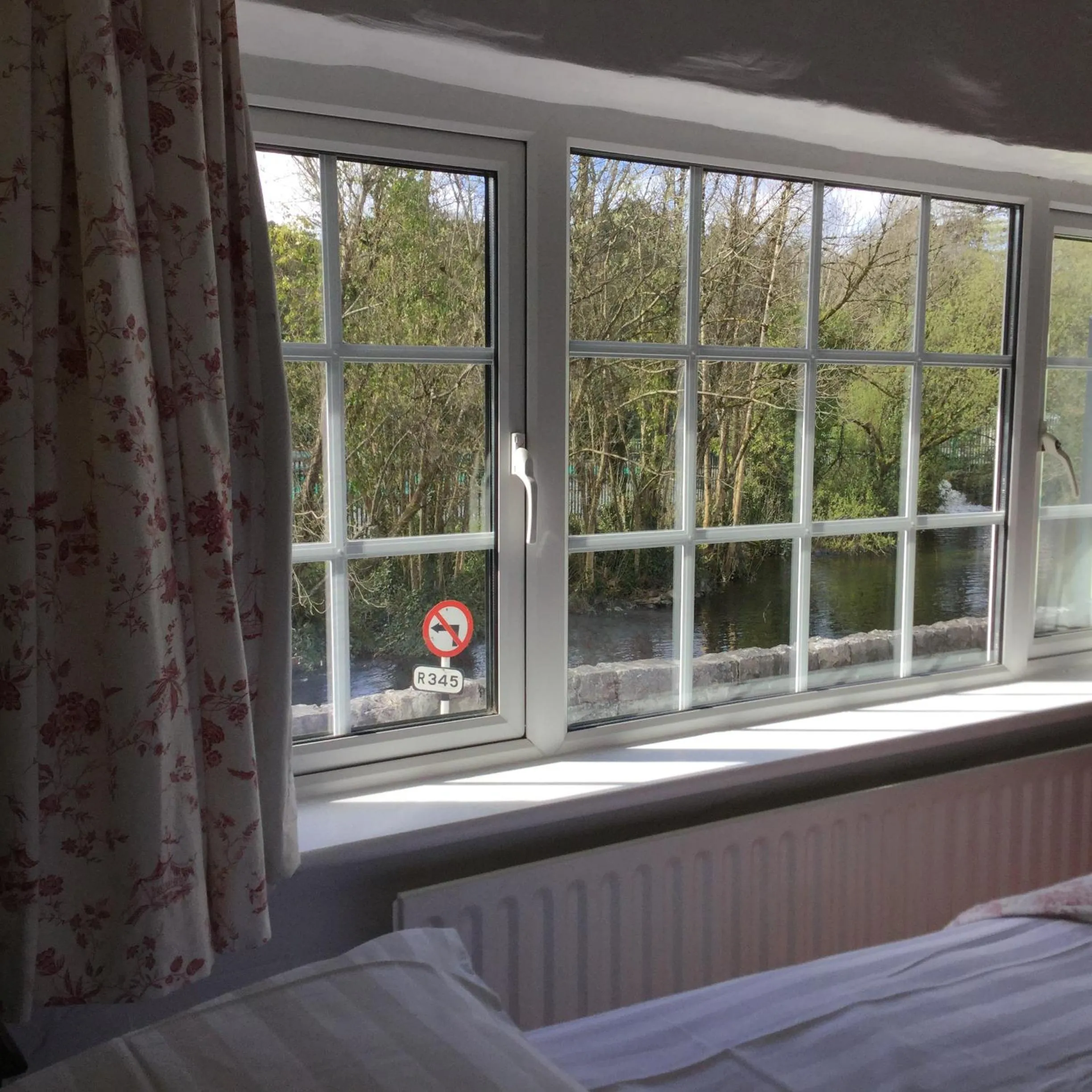Shower, Bed in Ryan's River Lodge B&B