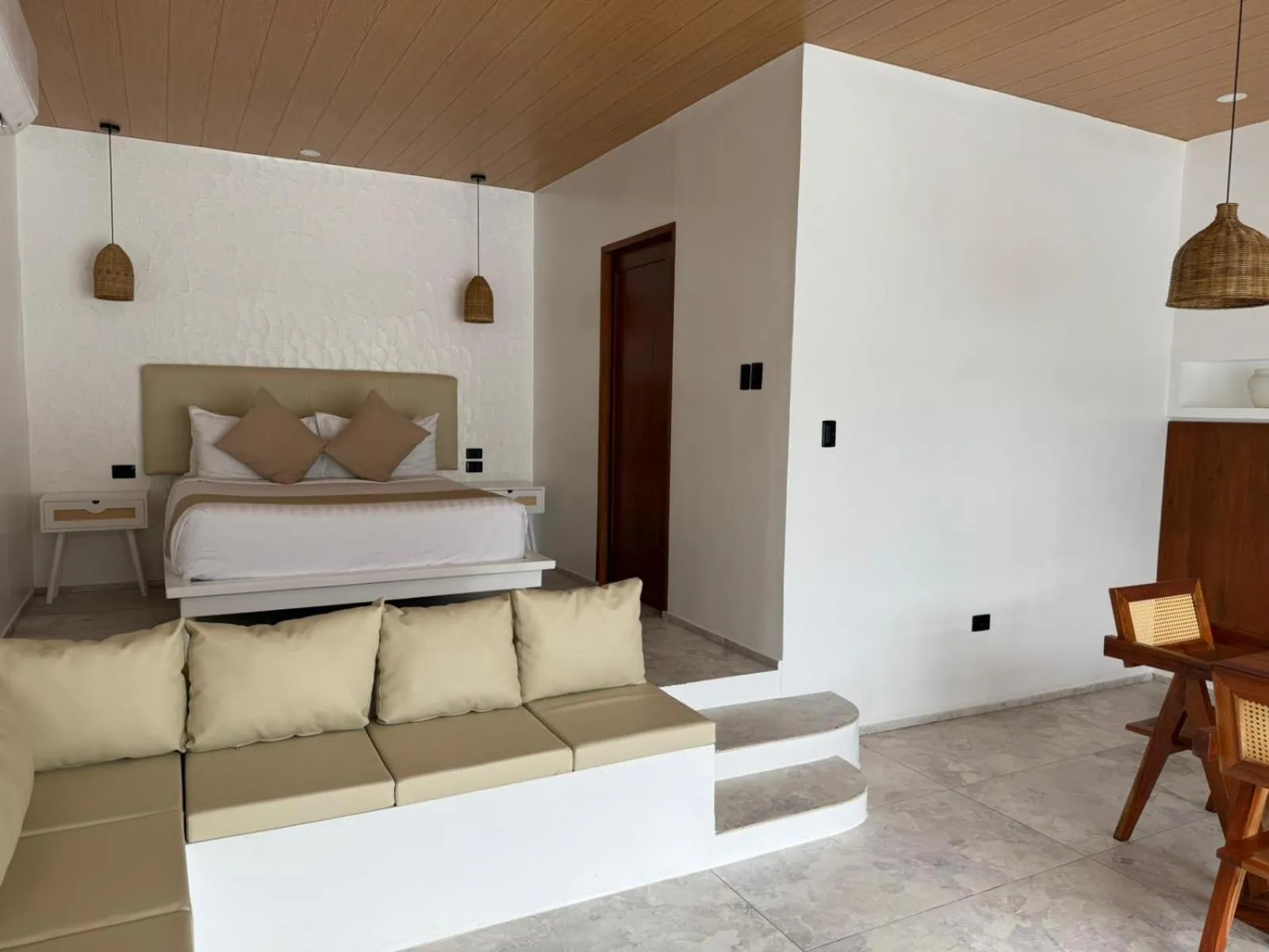 Bed in Pineale Villas, Resort and Spa