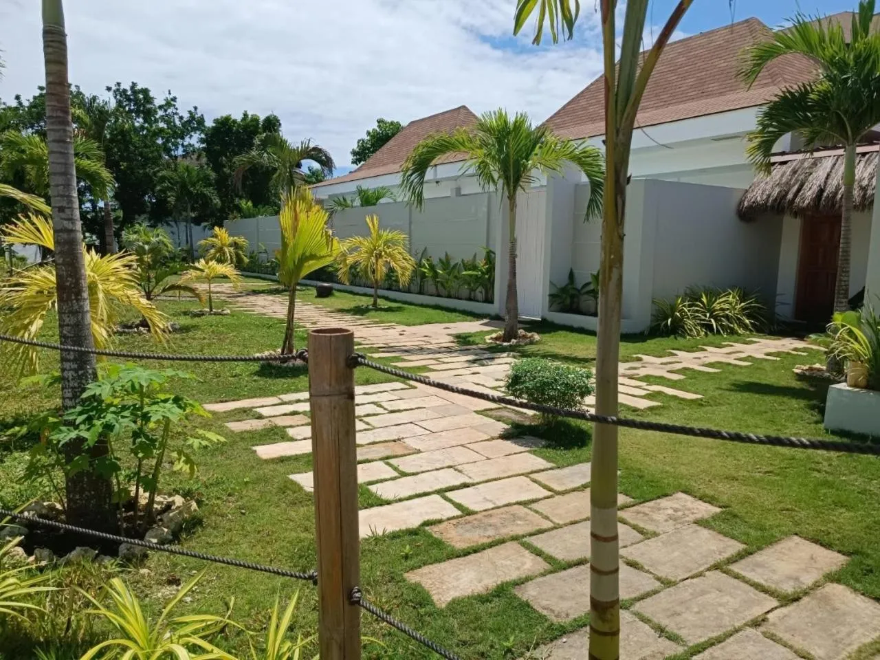 Garden view in Pineale Villas, Resort and Spa