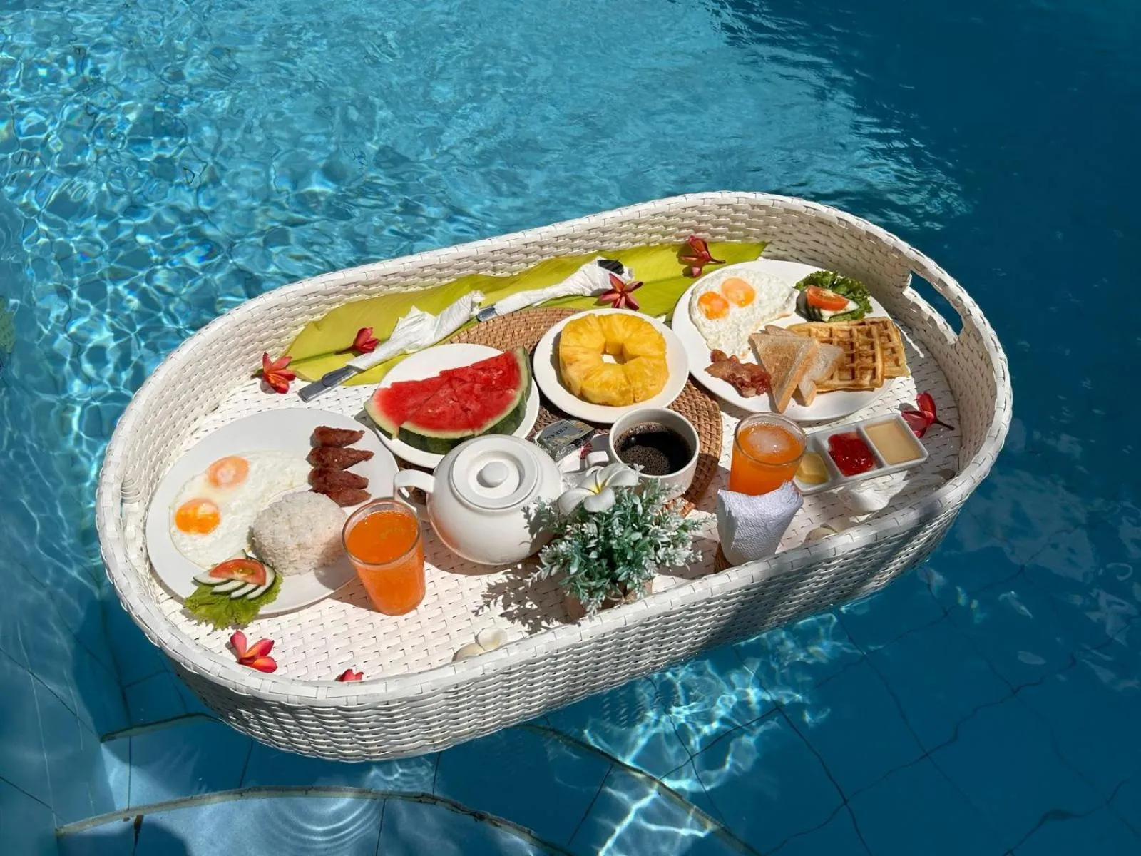 Swimming pool in Pineale Villas, Resort and Spa