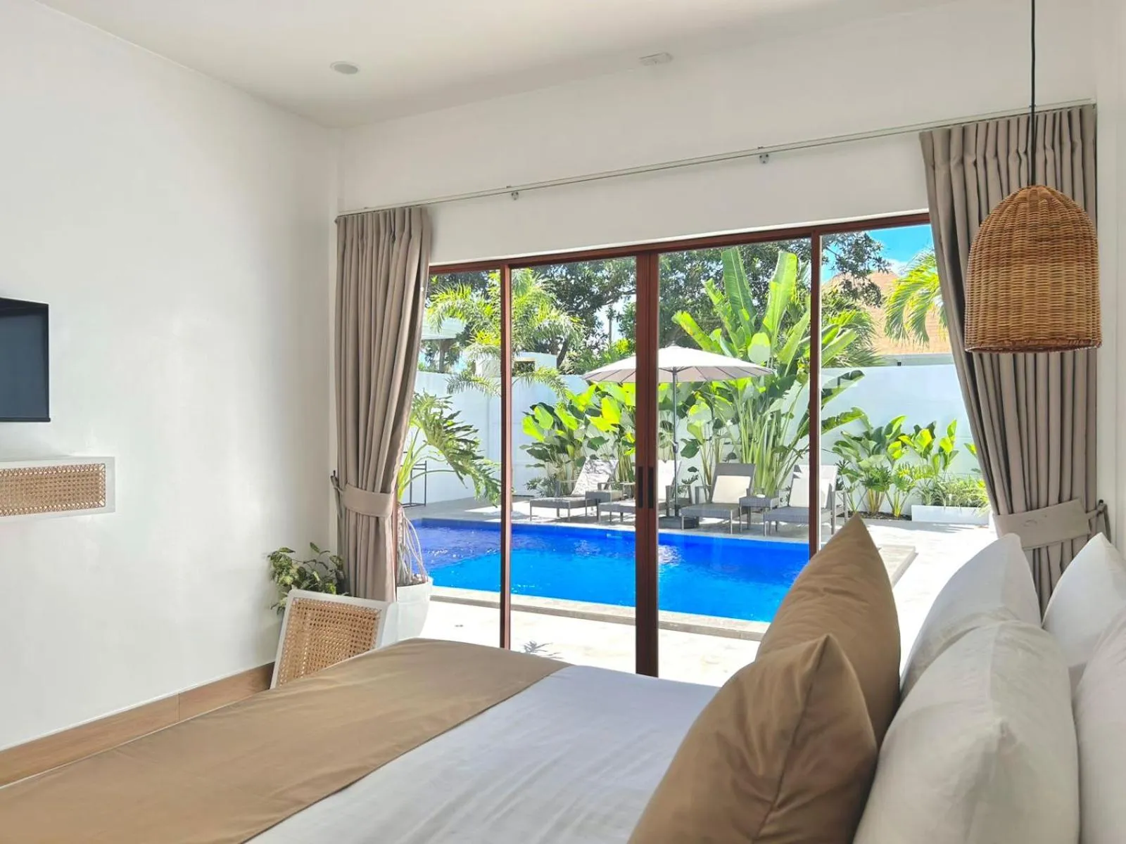 Bed in Pineale Villas, Resort and Spa