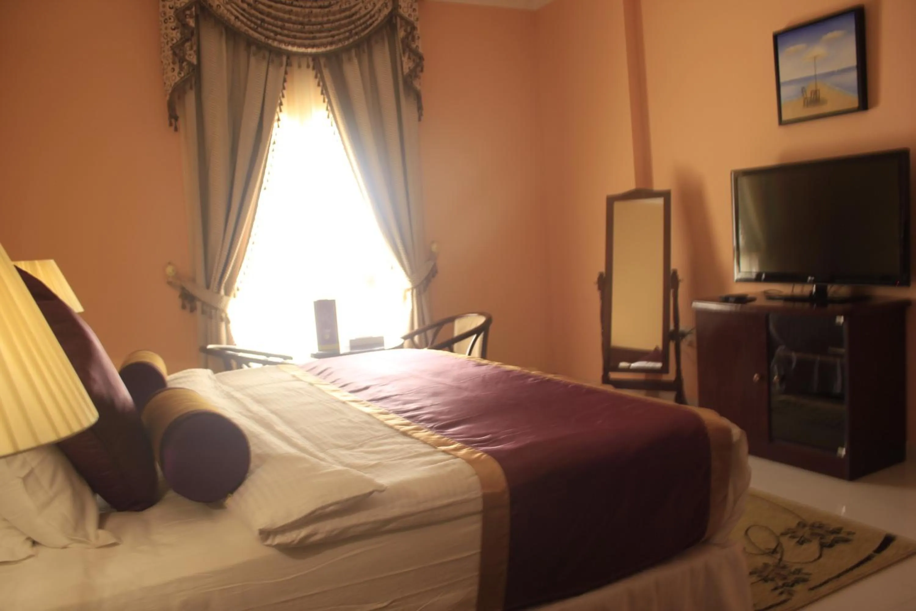 Day, Bed in Royal Gardens Hotel