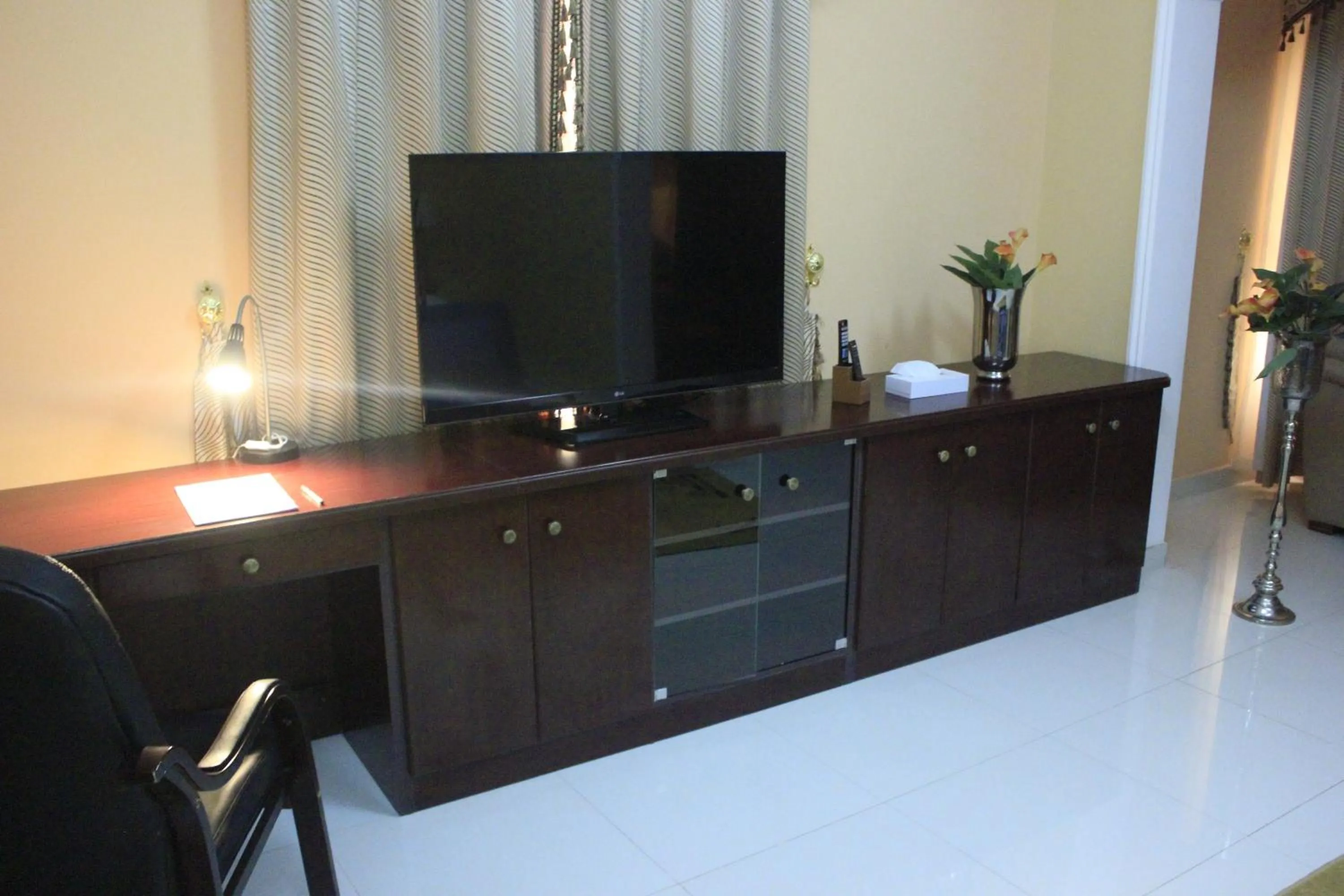 TV and multimedia in Royal Gardens Hotel