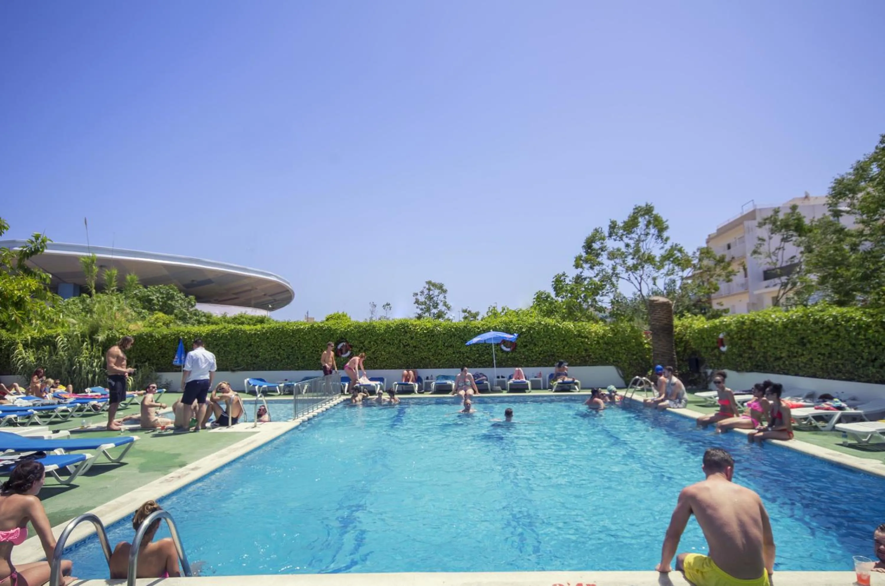 Facade/entrance in azuLine Hotel Llevant