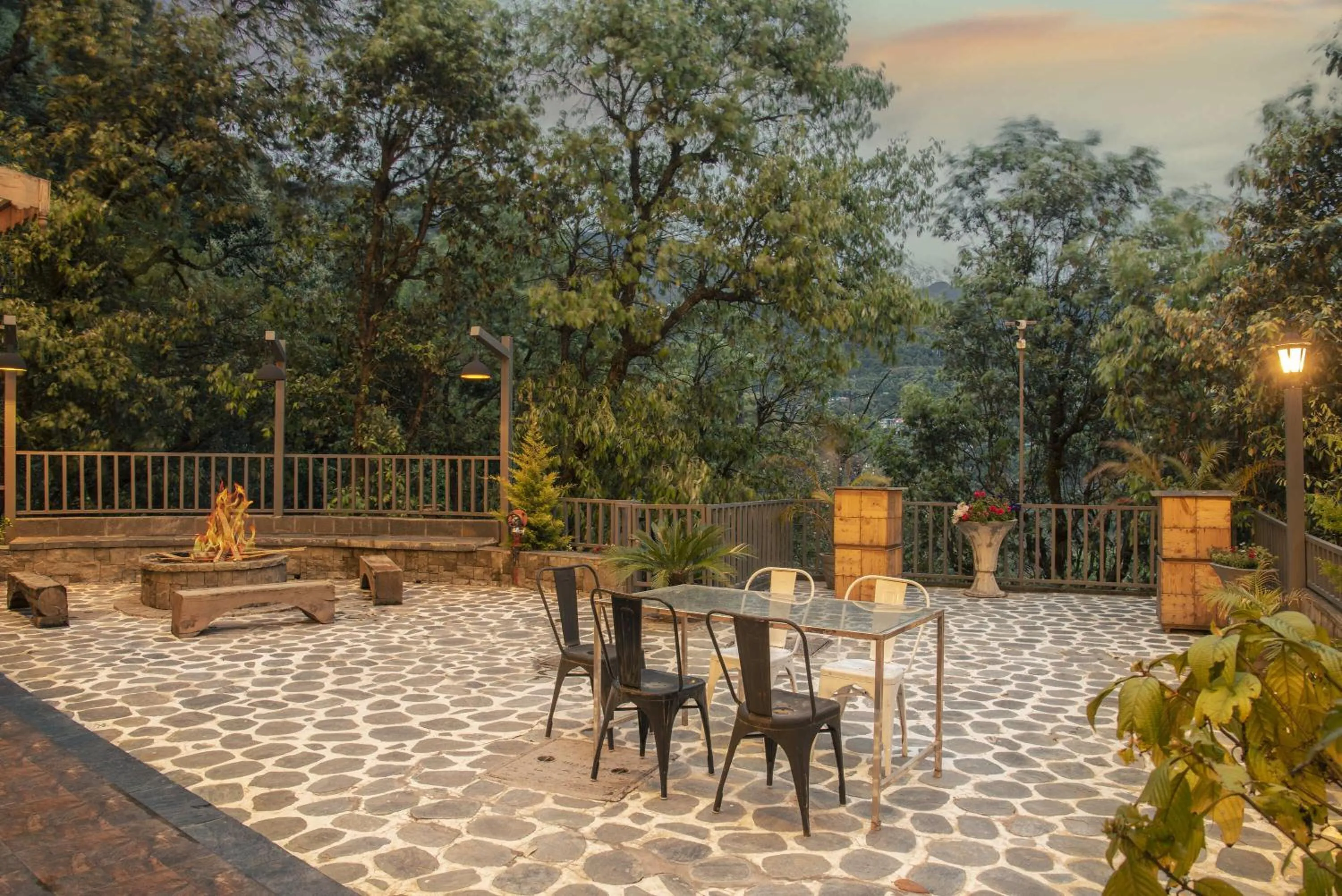 Patio in Echor Mandara TreeVilla Dharamshala