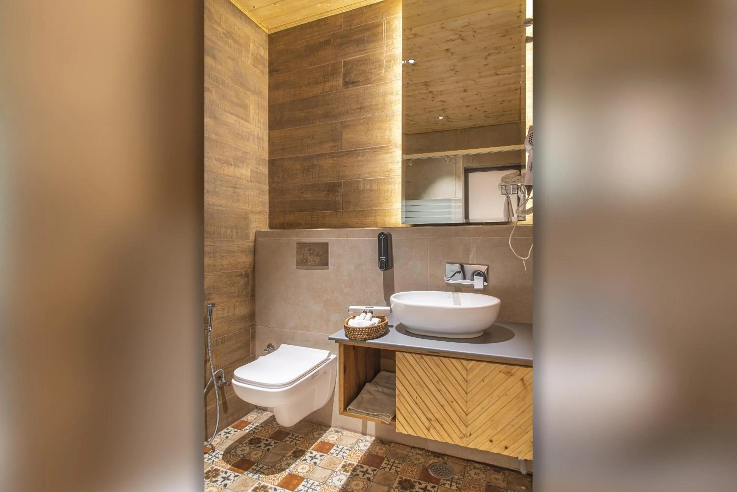 Shower in Echor Mandara TreeVilla Dharamshala