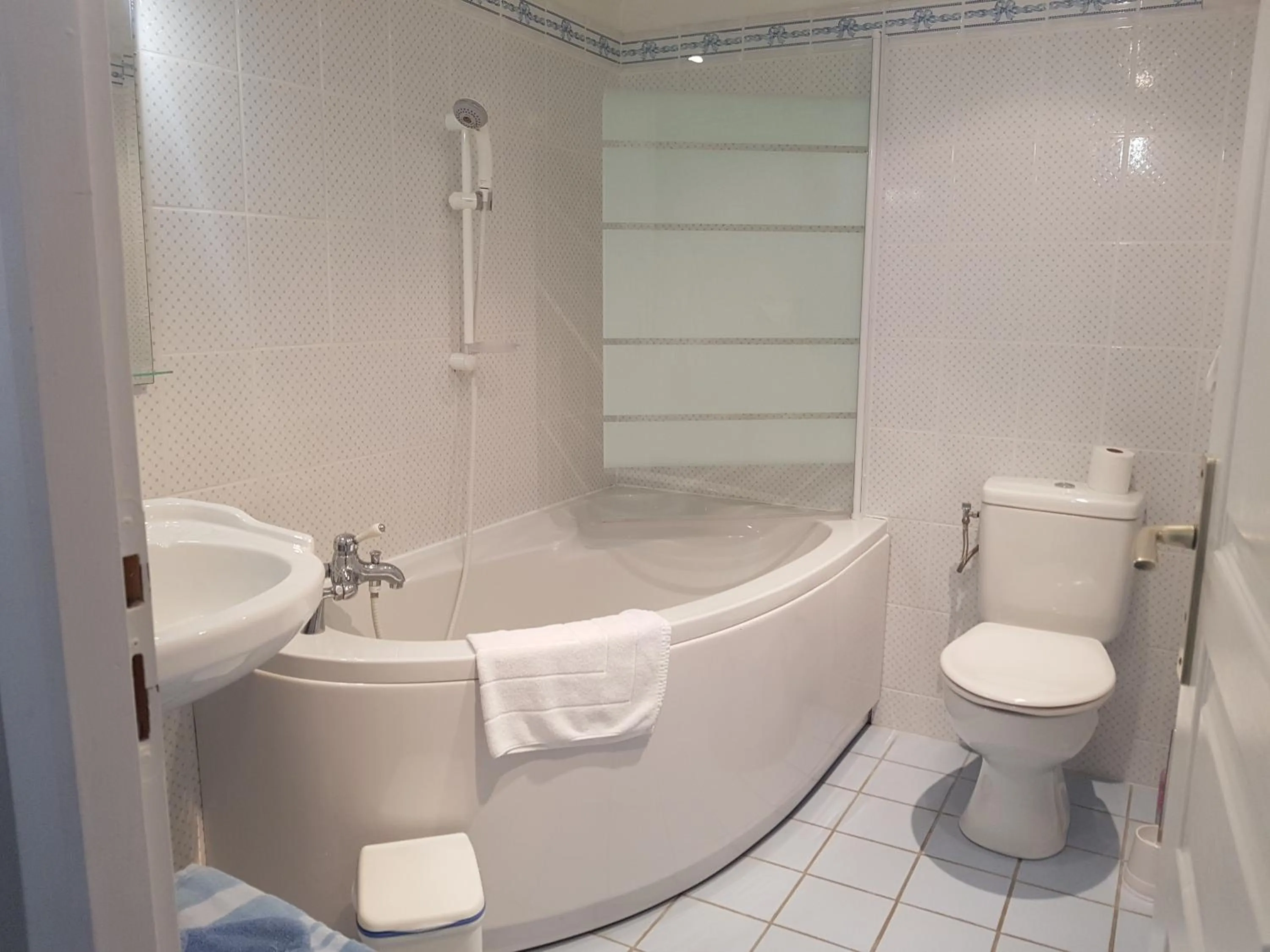 Bathroom in LES LUPINS