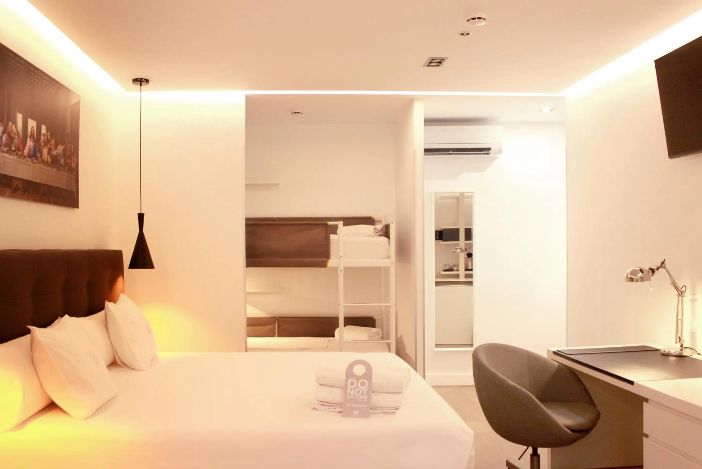 Bedroom, Bed in Woohoo Rooms Boutique Sol