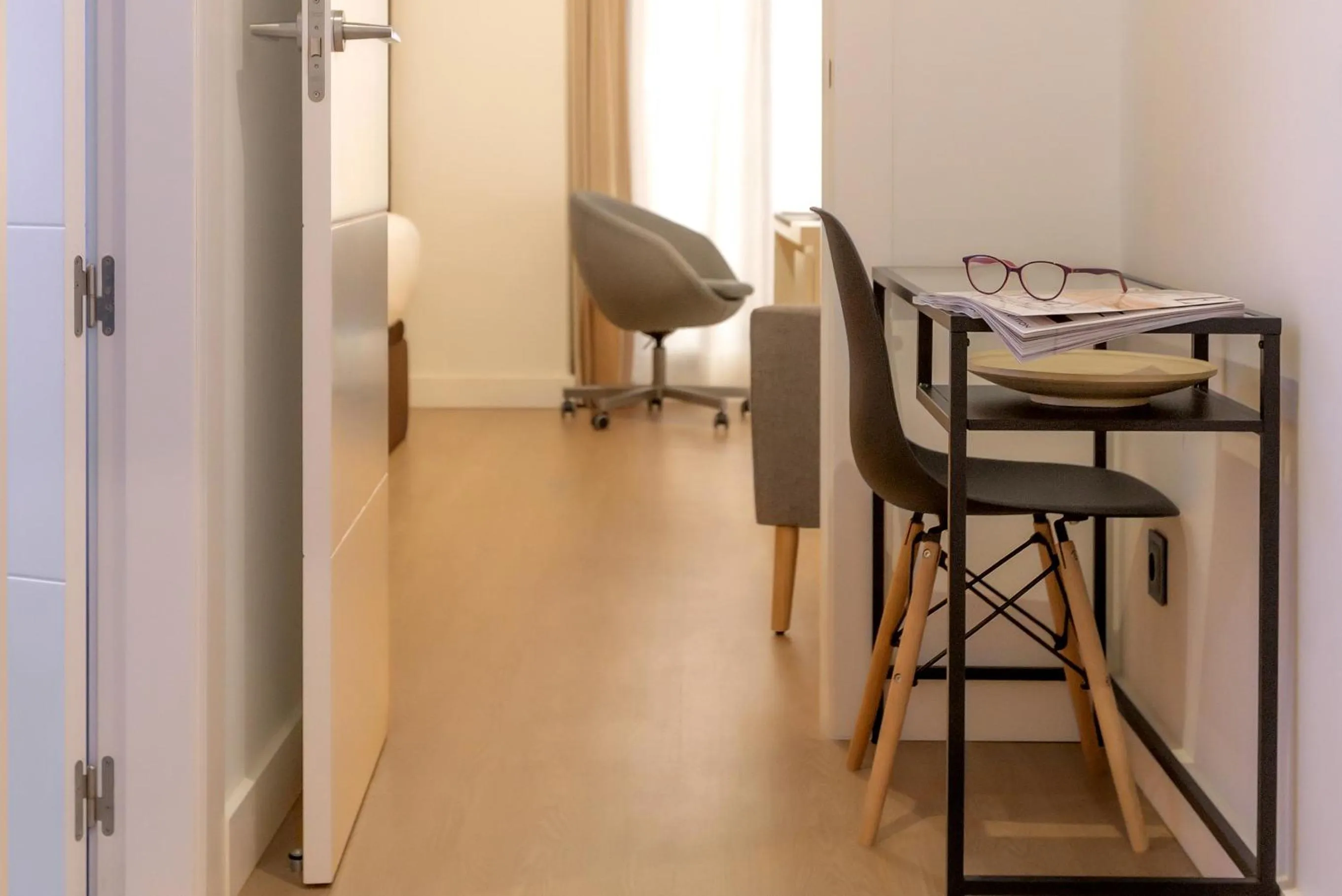 Seating area in Woohoo Rooms Boutique Sol