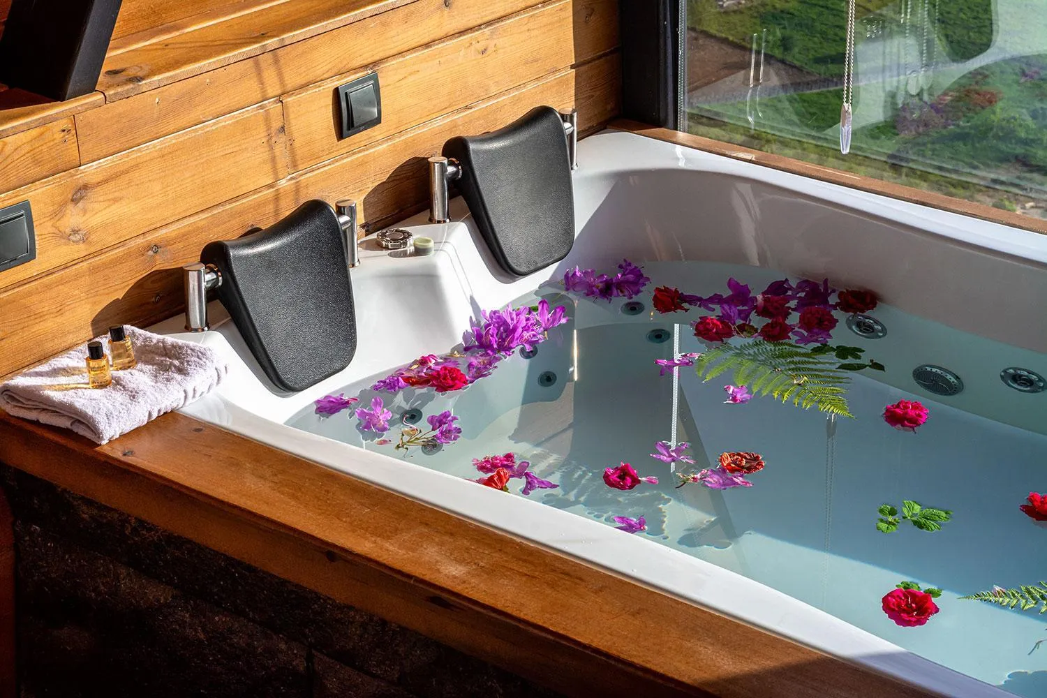 Swimming pool in Pavri suit bungalov