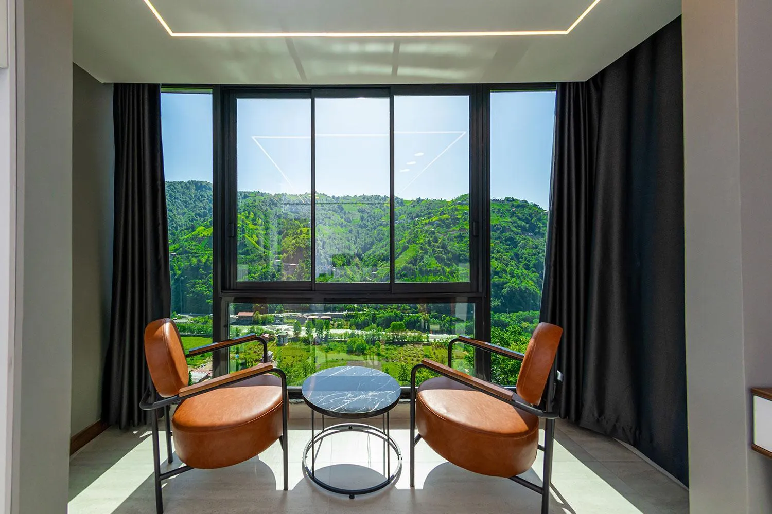 Day in Pavri suit bungalov