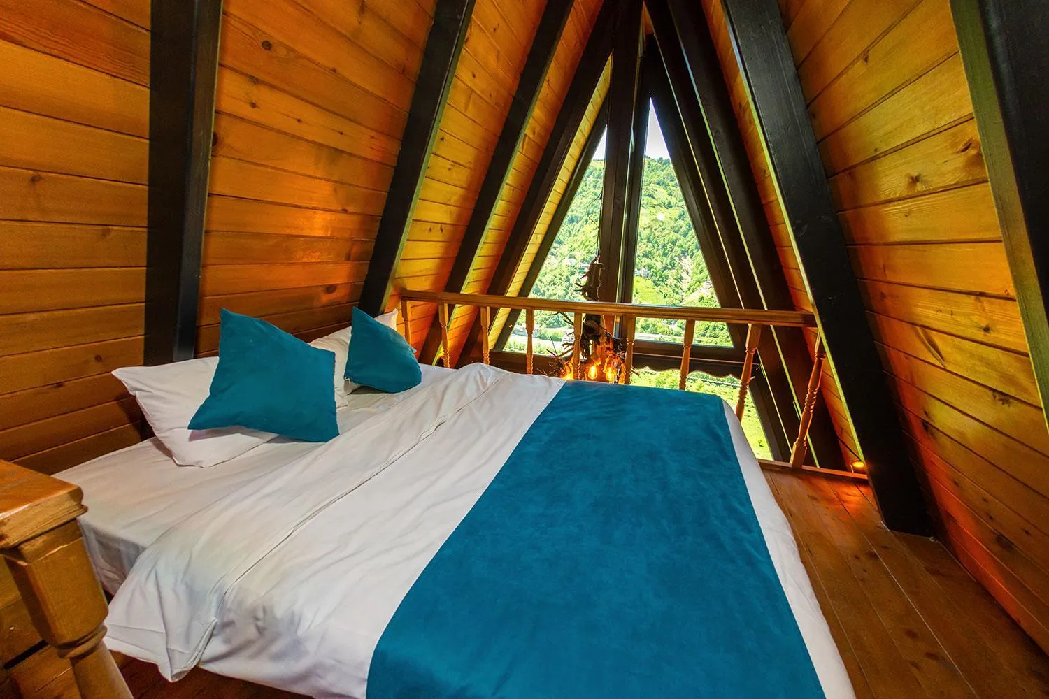 Photo of the whole room, Bed in Pavri suit bungalov