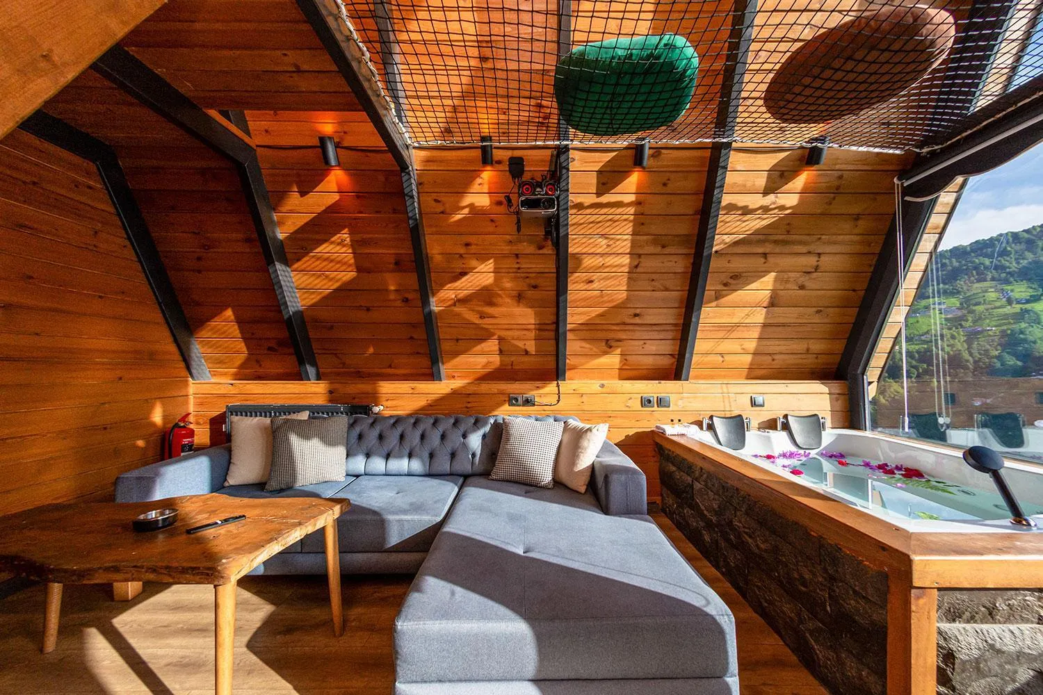 Photo of the whole room in Pavri suit bungalov